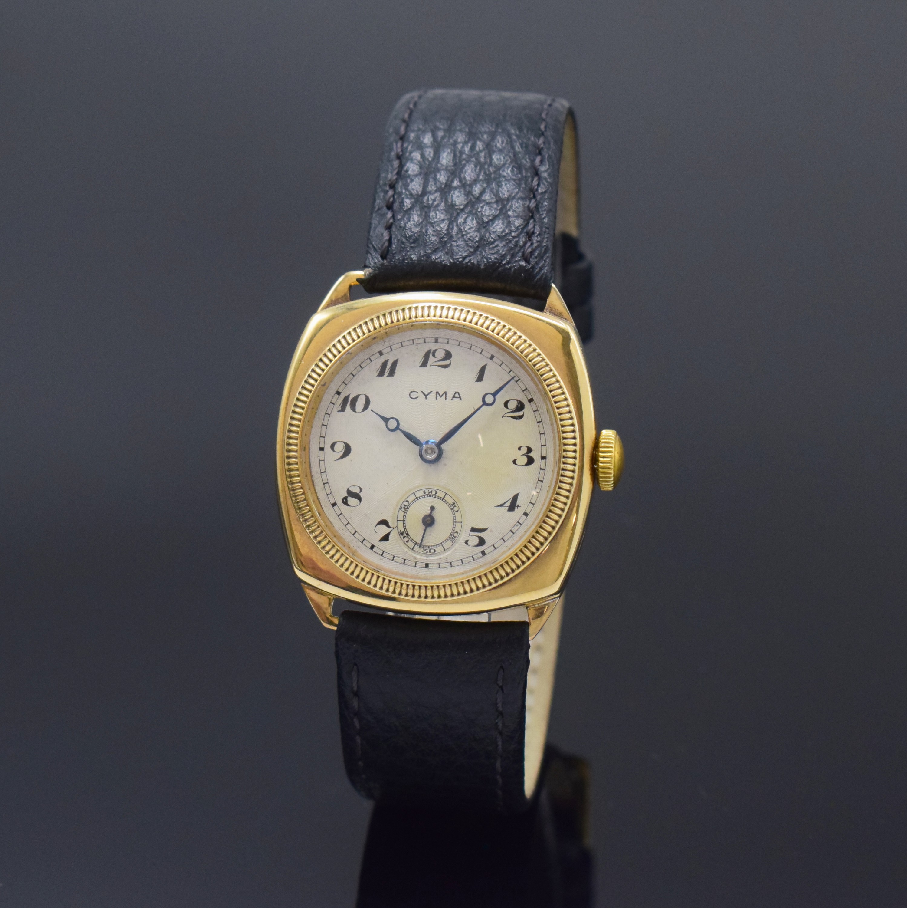 CYMA / F. BORGEL frühe verschraubte Armbanduhr in GG 375/000, Schweiz um 1940, Handaufzug, Carré-Cambré Geh., über Riffel-Lünette verschr., Werk ...