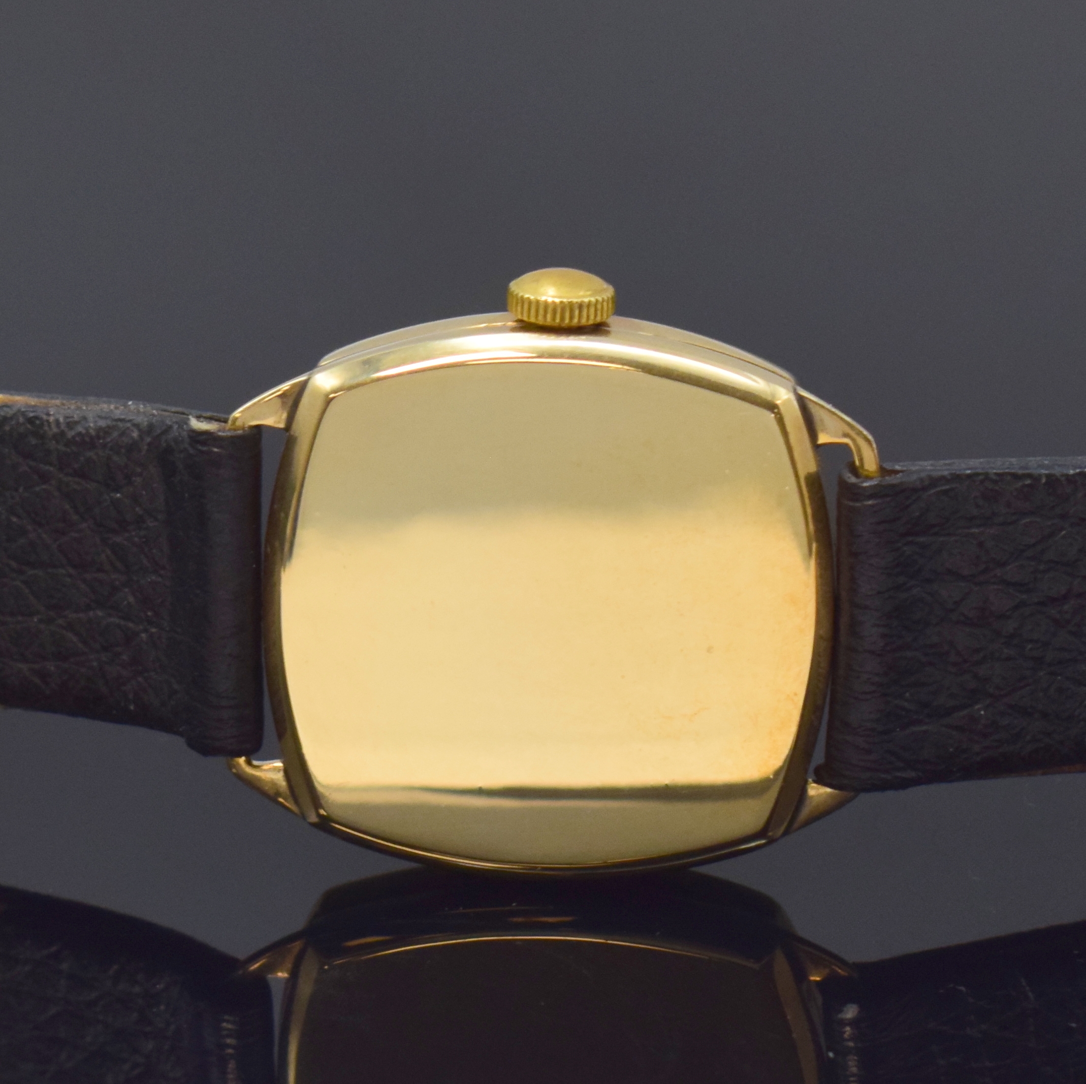 Detail c: CYMA / F. BORGEL frühe verschraubte Armbanduhr in GG 375/000, Schweiz um 1940, Handaufzug, Carré-Cambré Geh., über Riffel-Lünette verschr., Werk ...