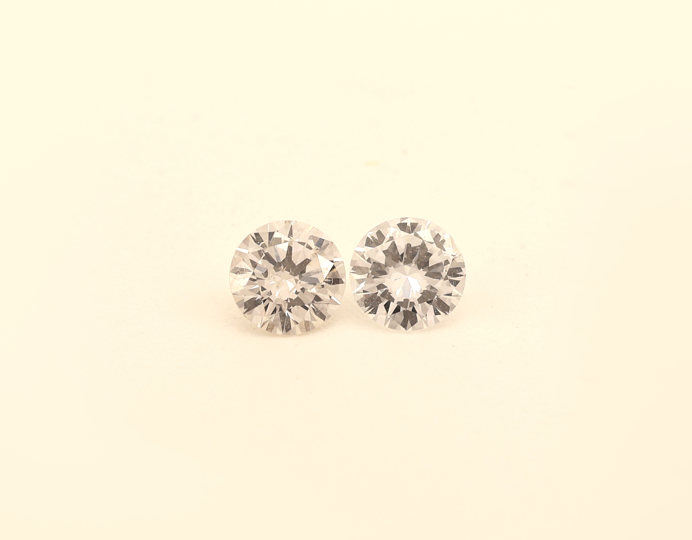 Detail b: Lot Lose Diamanten zus. ca. 5.35 ct Weiss-l.get.Weiss/si-p 1, überwiegend Brillanten