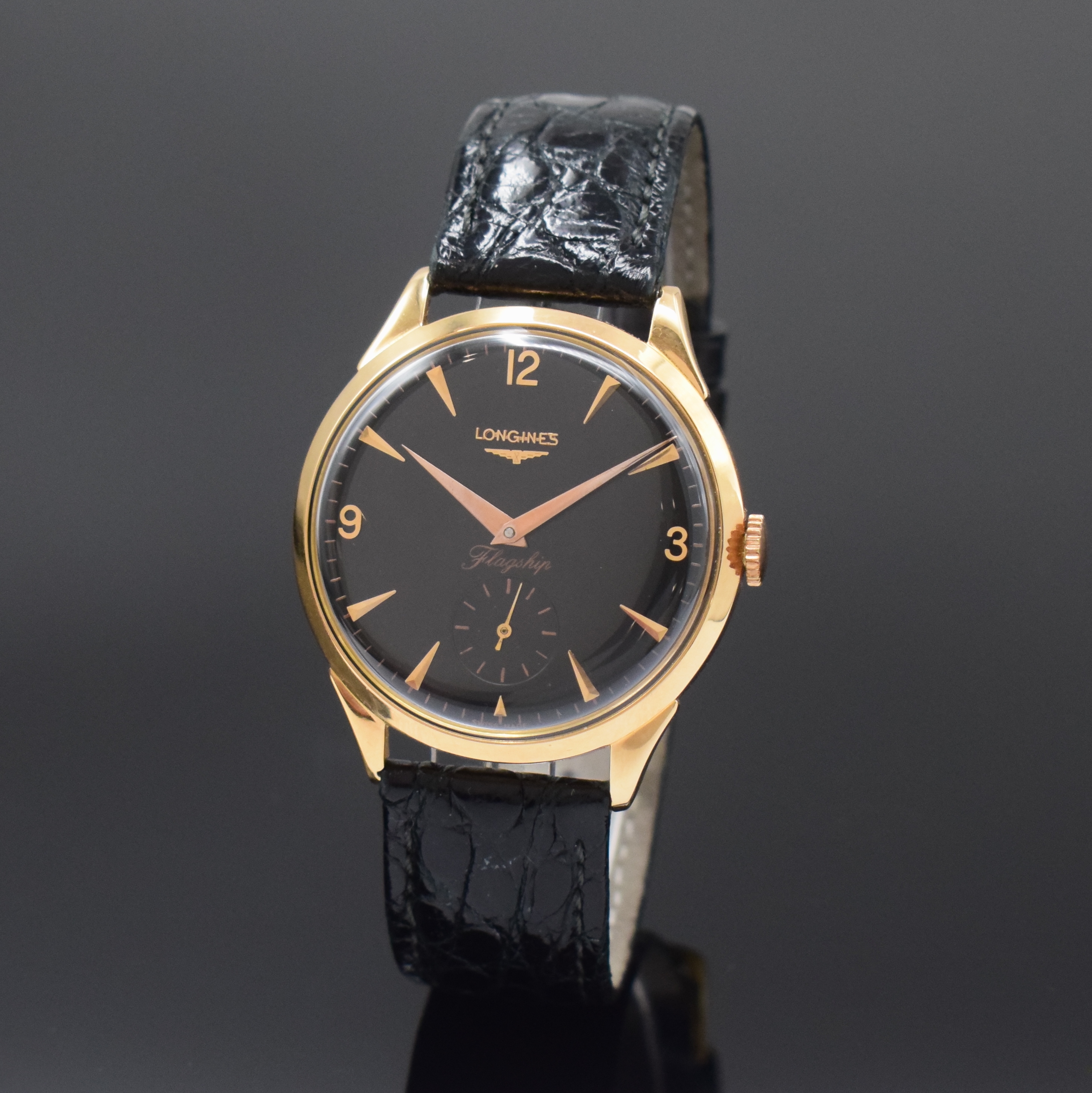 LONGINES 30L Herrenarmbanduhr Referenz 6846 in RG 750/000, Schweiz um 1957, Handaufzug, 3 -tlg. Geh., Boden u. Glasrand aufgedr., schwarzes Zifferbl. ...