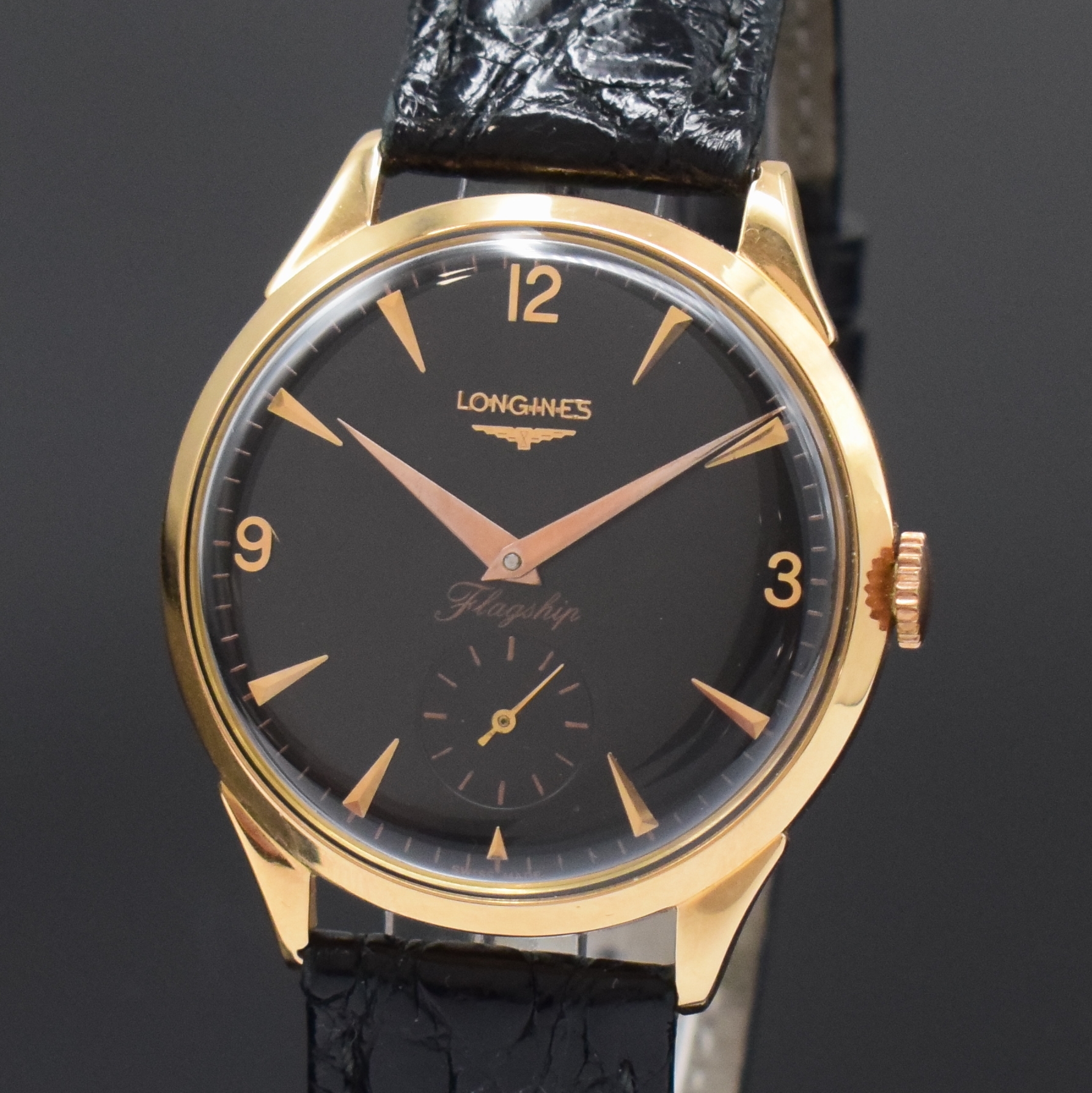 Detail a: LONGINES 30L Herrenarmbanduhr Referenz 6846 in RG 750/000, Schweiz um 1957, Handaufzug, 3 -tlg. Geh., Boden u. Glasrand aufgedr., schwarzes Zifferbl. ...