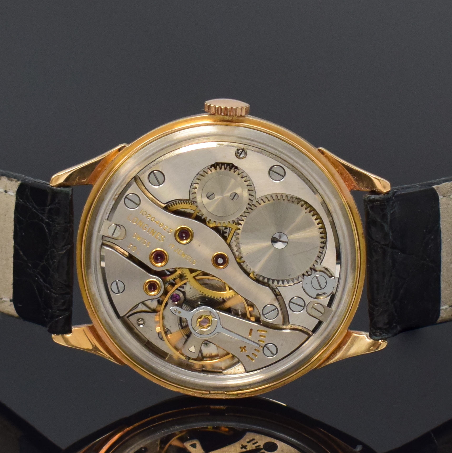 Detail c: LONGINES 30L Herrenarmbanduhr Referenz 6846 in RG 750/000, Schweiz um 1957, Handaufzug, 3 -tlg. Geh., Boden u. Glasrand aufgedr., schwarzes Zifferbl. ...