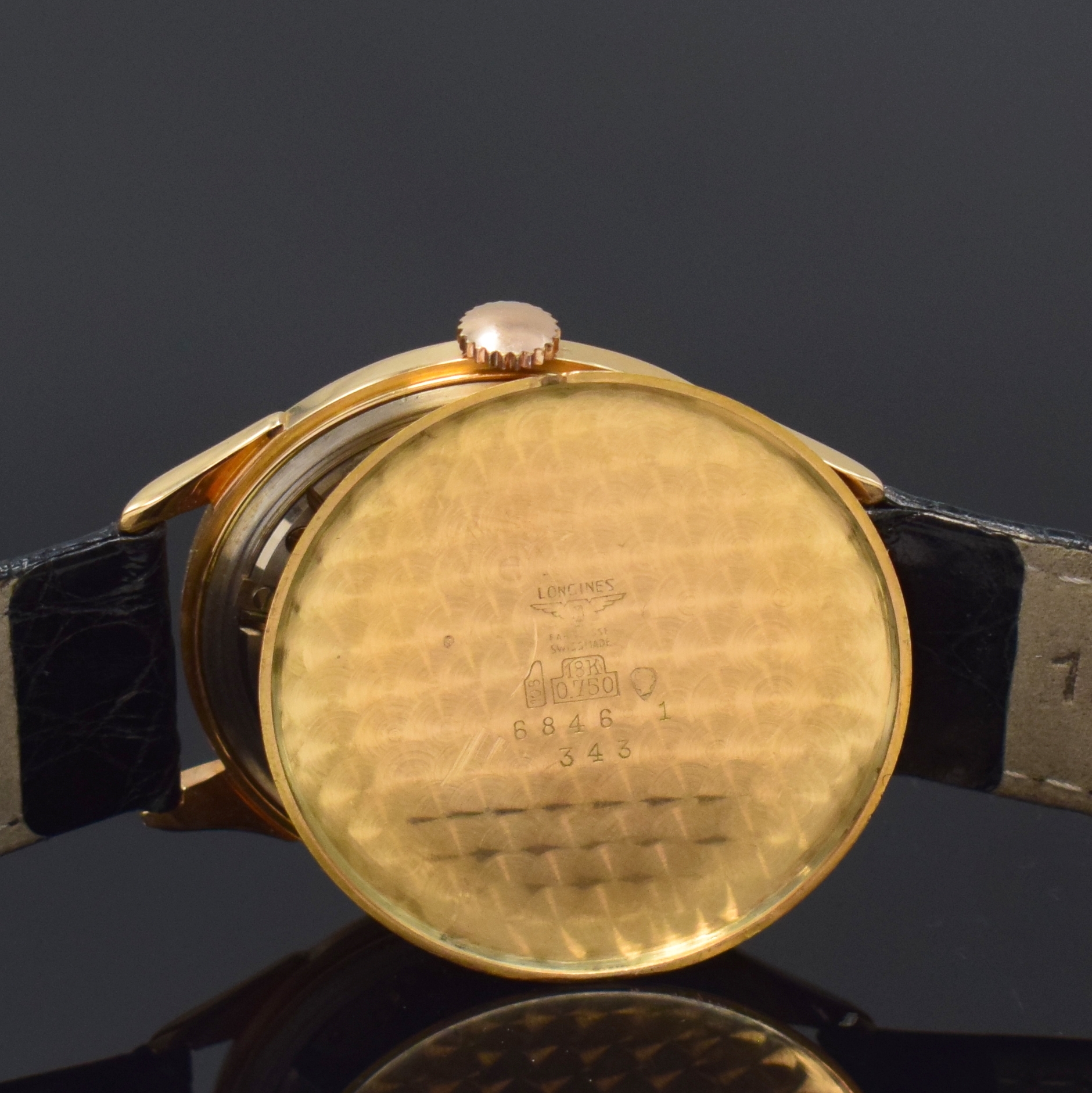 Detail d: LONGINES 30L Herrenarmbanduhr Referenz 6846 in RG 750/000, Schweiz um 1957, Handaufzug, 3 -tlg. Geh., Boden u. Glasrand aufgedr., schwarzes Zifferbl. ...