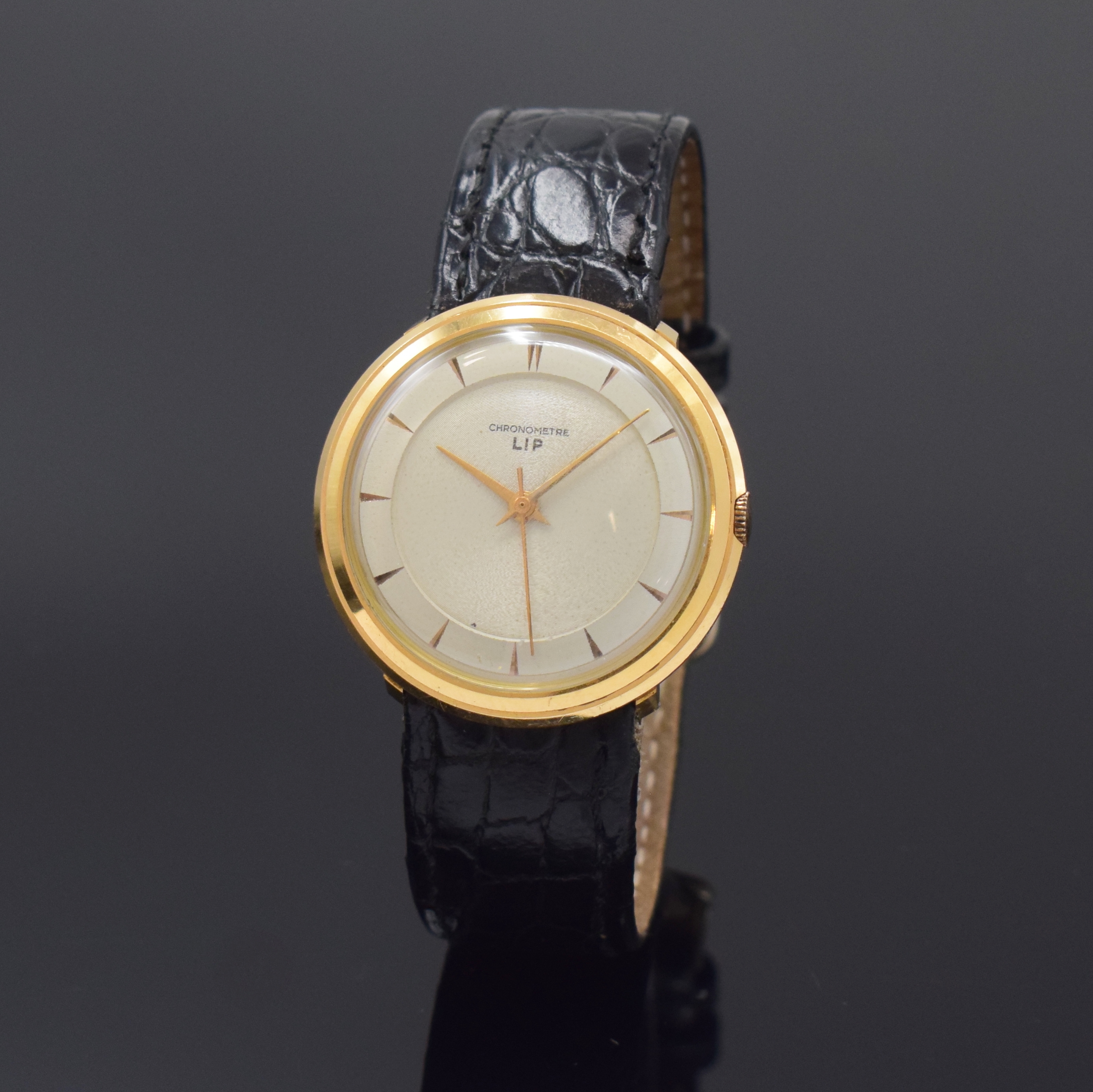 LIP Chronometre seltene Armbanduhr in RoseG 750/000, Frankreich um 1955, Handaufzug, 2- tlg. Geh., Boden aufgedr., silb. Zifferbl. pat., rotgold. ...