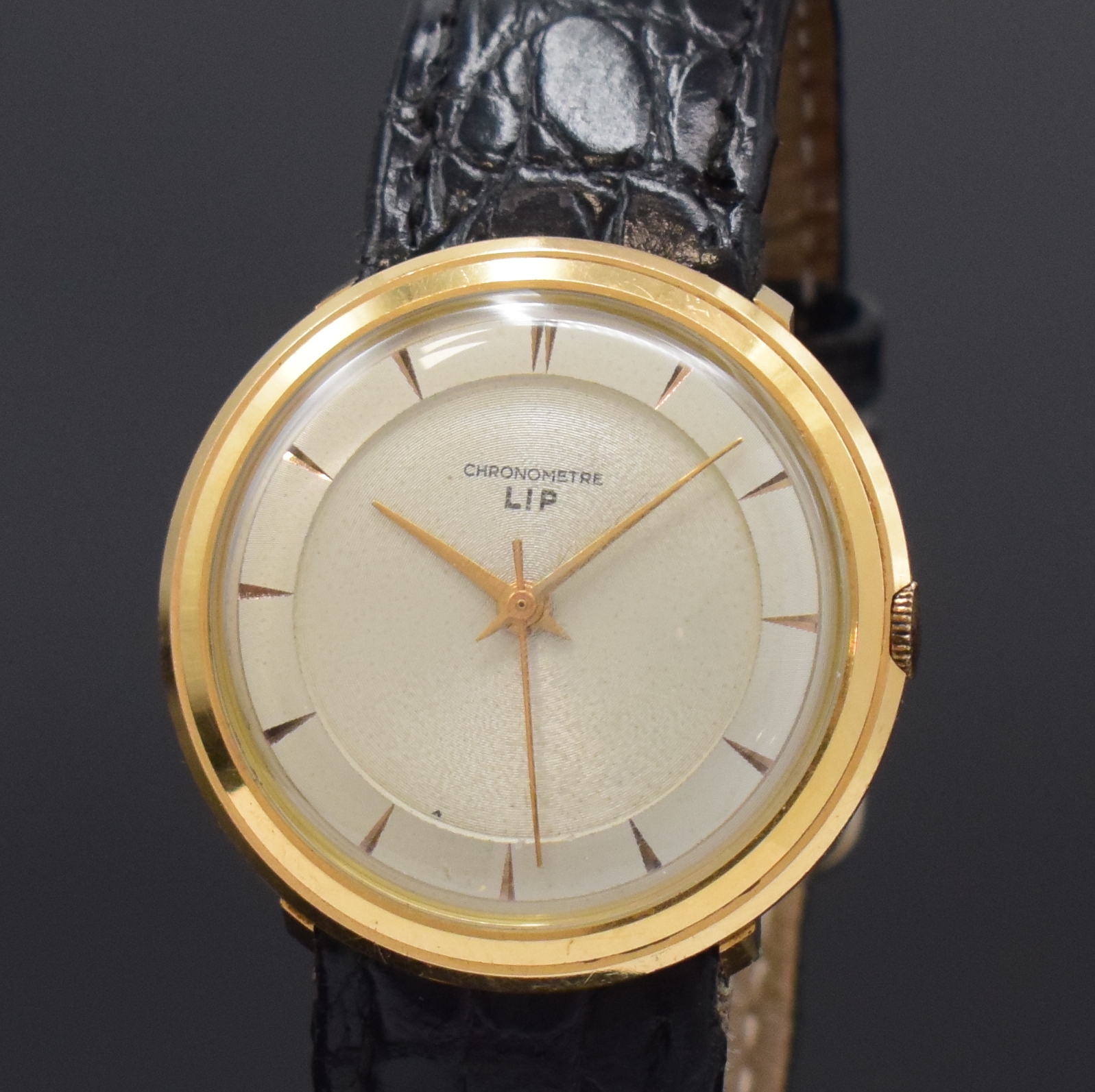Detail a: LIP Chronometre seltene Armbanduhr in RoseG 750/000, Frankreich um 1955, Handaufzug, 2- tlg. Geh., Boden aufgedr., silb. Zifferbl. pat., rotgold. ...