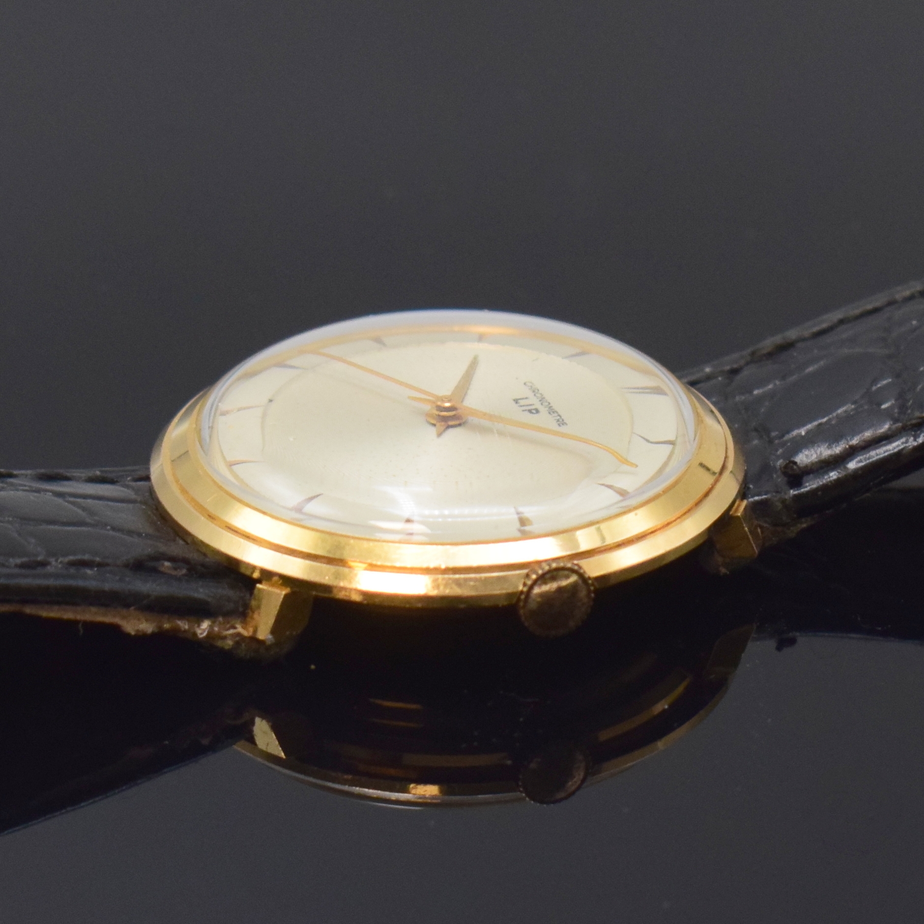 Detail b: LIP Chronometre seltene Armbanduhr in RoseG 750/000, Frankreich um 1955, Handaufzug, 2- tlg. Geh., Boden aufgedr., silb. Zifferbl. pat., rotgold. ...