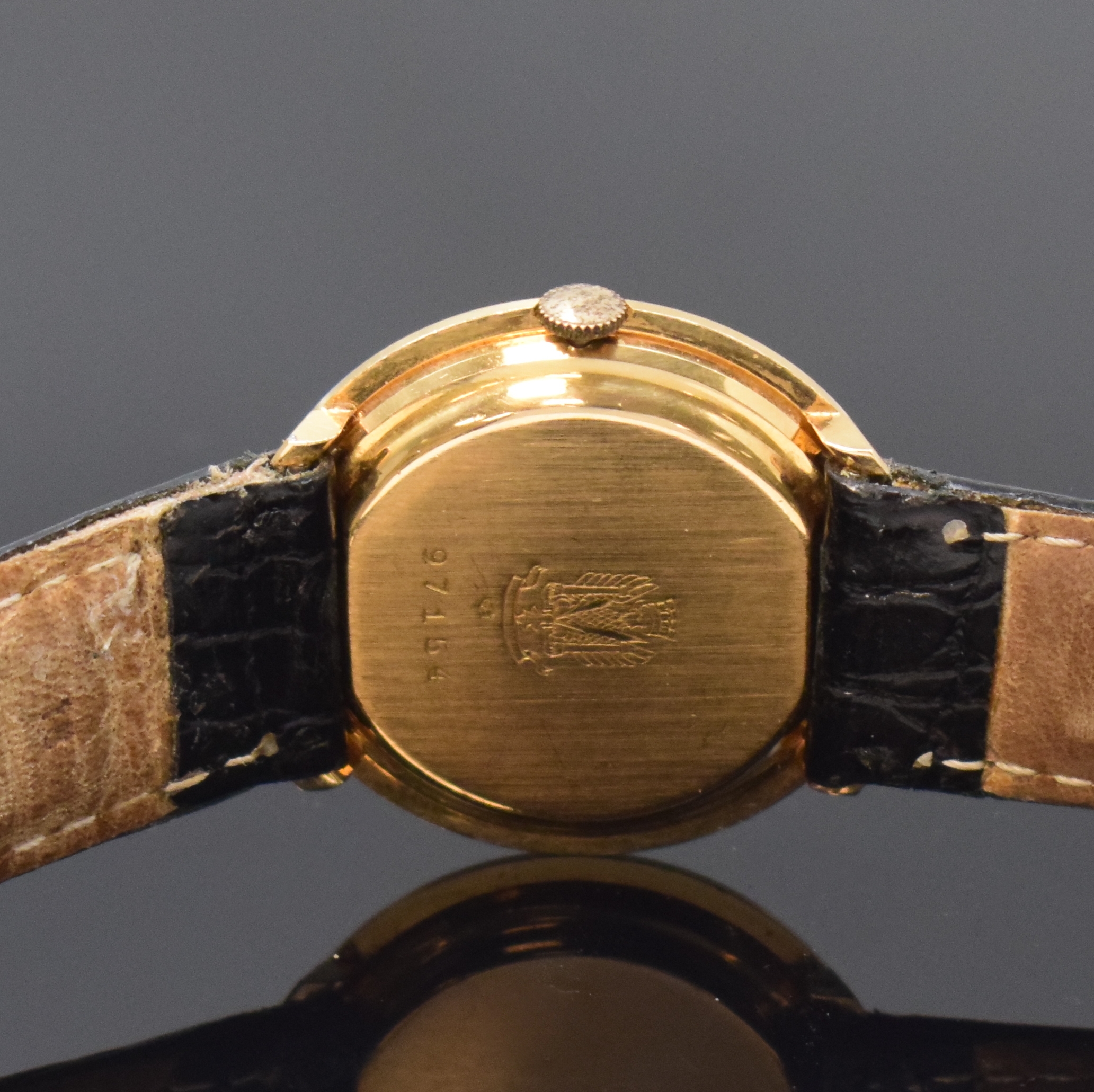 Detail c: LIP Chronometre seltene Armbanduhr in RoseG 750/000, Frankreich um 1955, Handaufzug, 2- tlg. Geh., Boden aufgedr., silb. Zifferbl. pat., rotgold. ...
