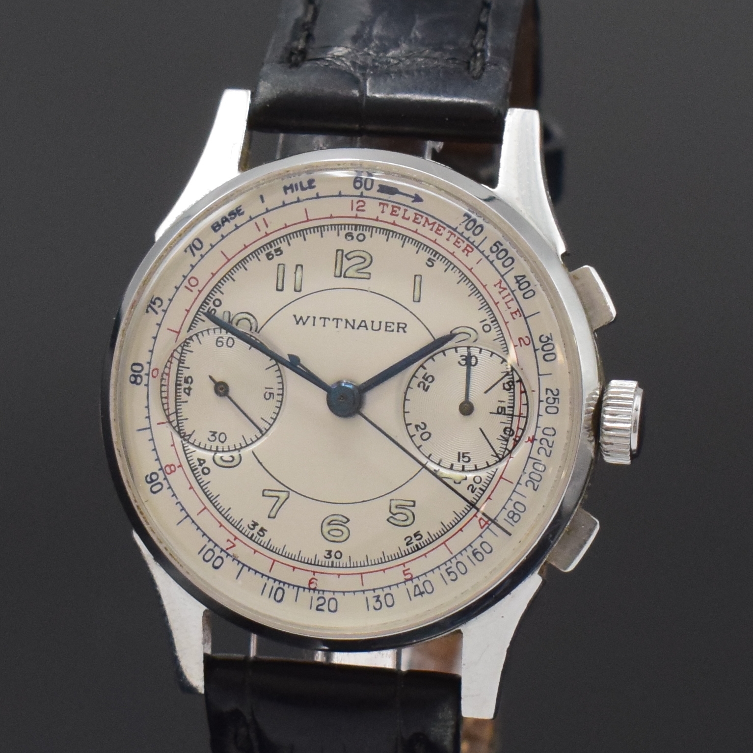 Detail a: WITTNAUER Schaltradchronograph in Stahl, Schweiz um 1945, Handaufzug, 3-tlg. Geh., Boden u. Glasrand aufgedr., silb. Zifferbl. rest., gebl. Zeiger, ...