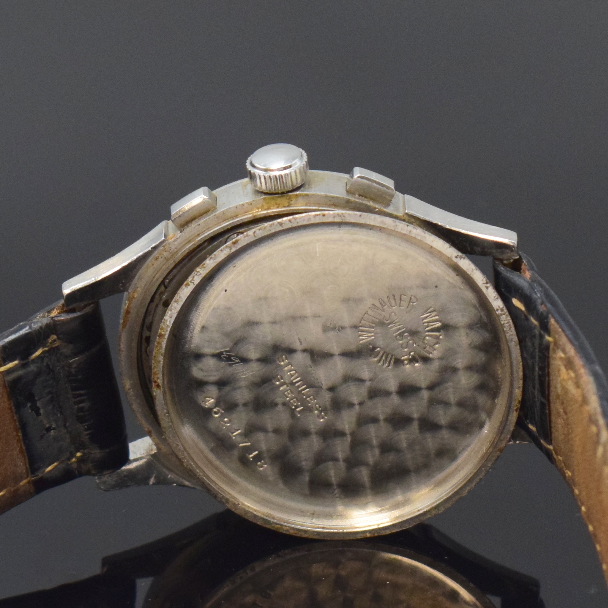 Detail e: WITTNAUER Schaltradchronograph in Stahl, Schweiz um 1945, Handaufzug, 3-tlg. Geh., Boden u. Glasrand aufgedr., silb. Zifferbl. rest., gebl. Zeiger, ...