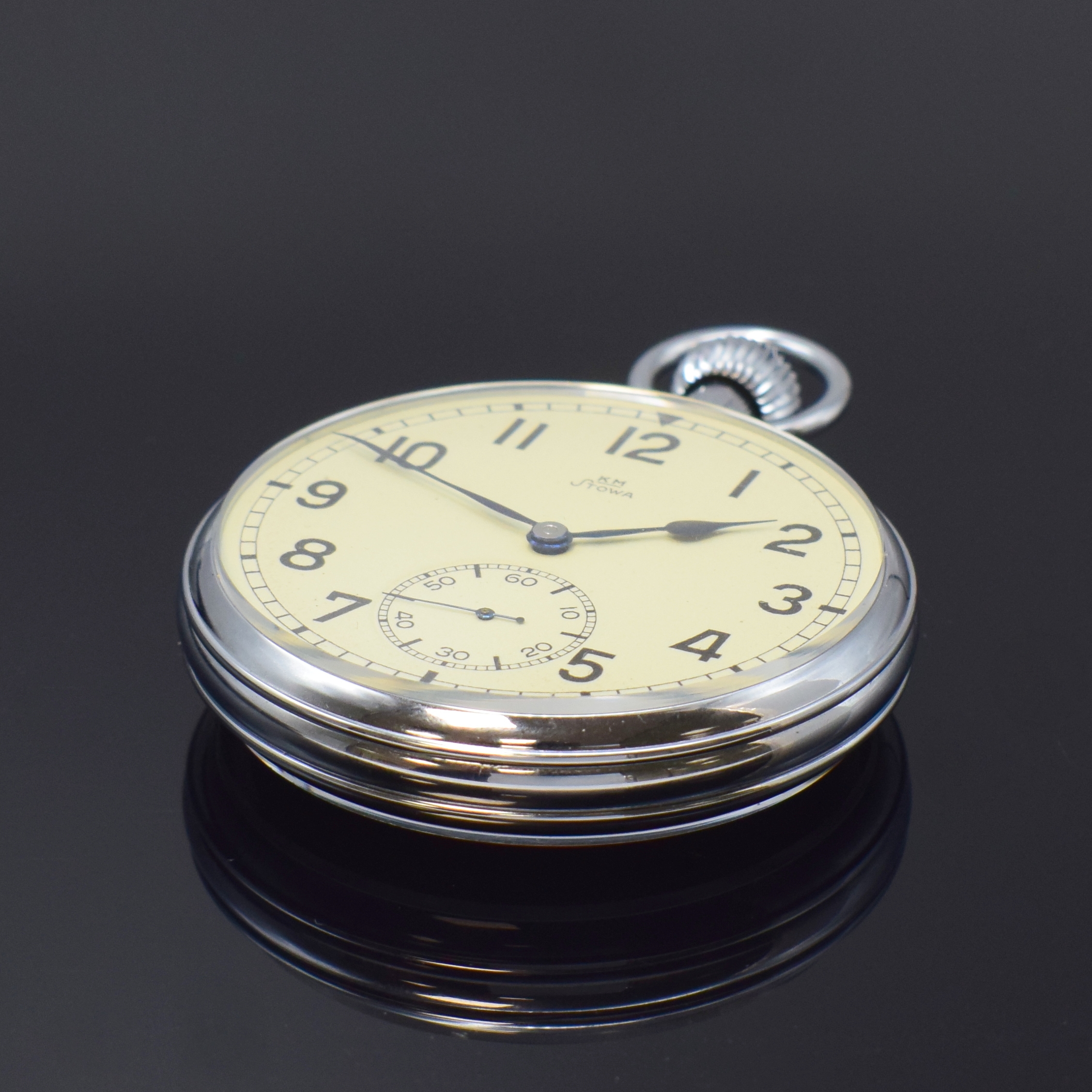 Detail a: STOWA KM Beobachtungsuhr konstruiert für die Kriegsmarine 2. Weltkrieg, Deutschland um 1990, aus Restbeständen remontiert, verchr. Geh. beids. ...