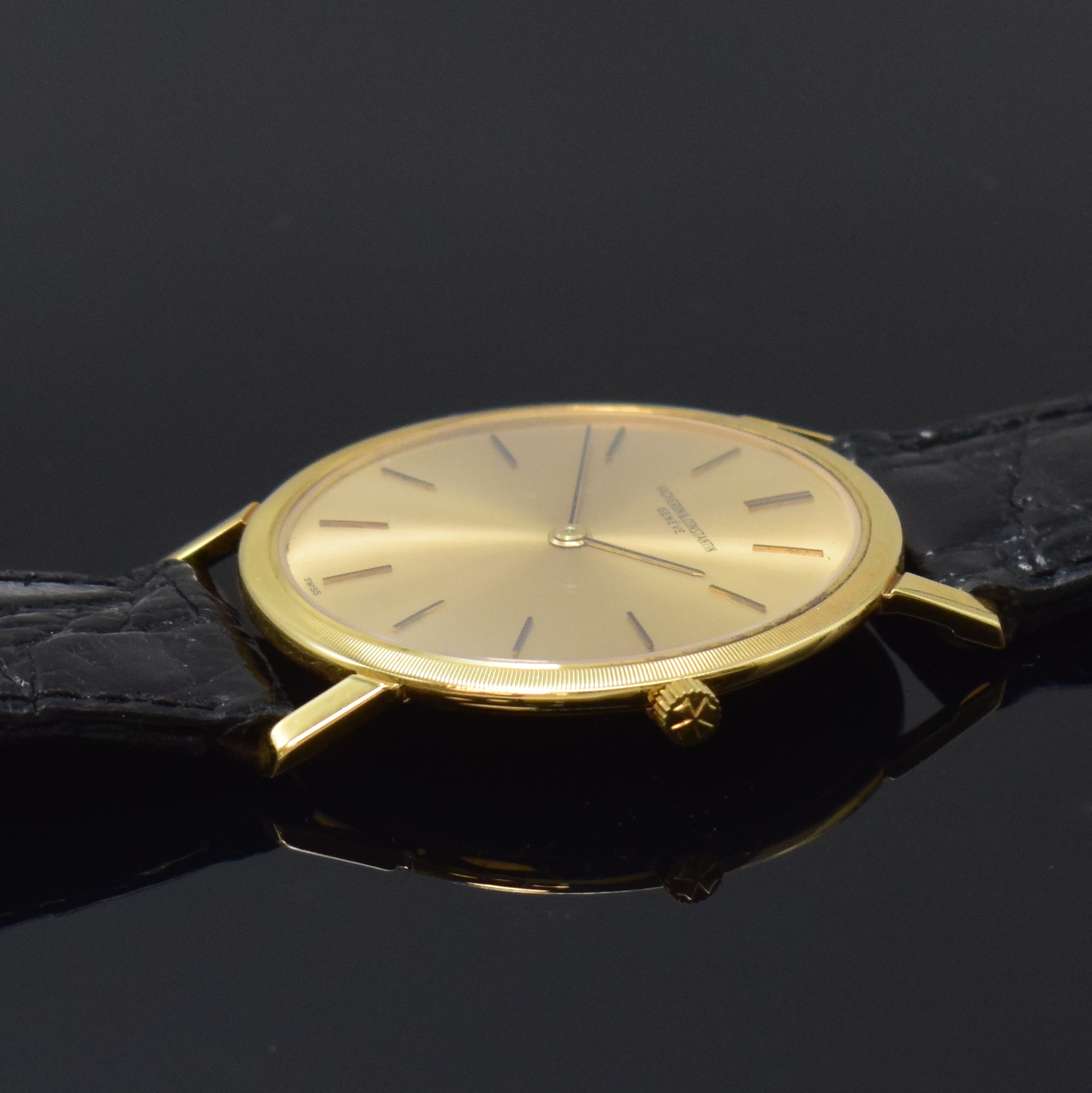 Detail b: VACHERON & CONSTANTIN flache elegante Armbanduhr Referenz 6351 in GG 750/000, Schweiz um 1965, Handaufzug, 2-tlg. Geh., Boden aufgedr., orig. Krone, ...