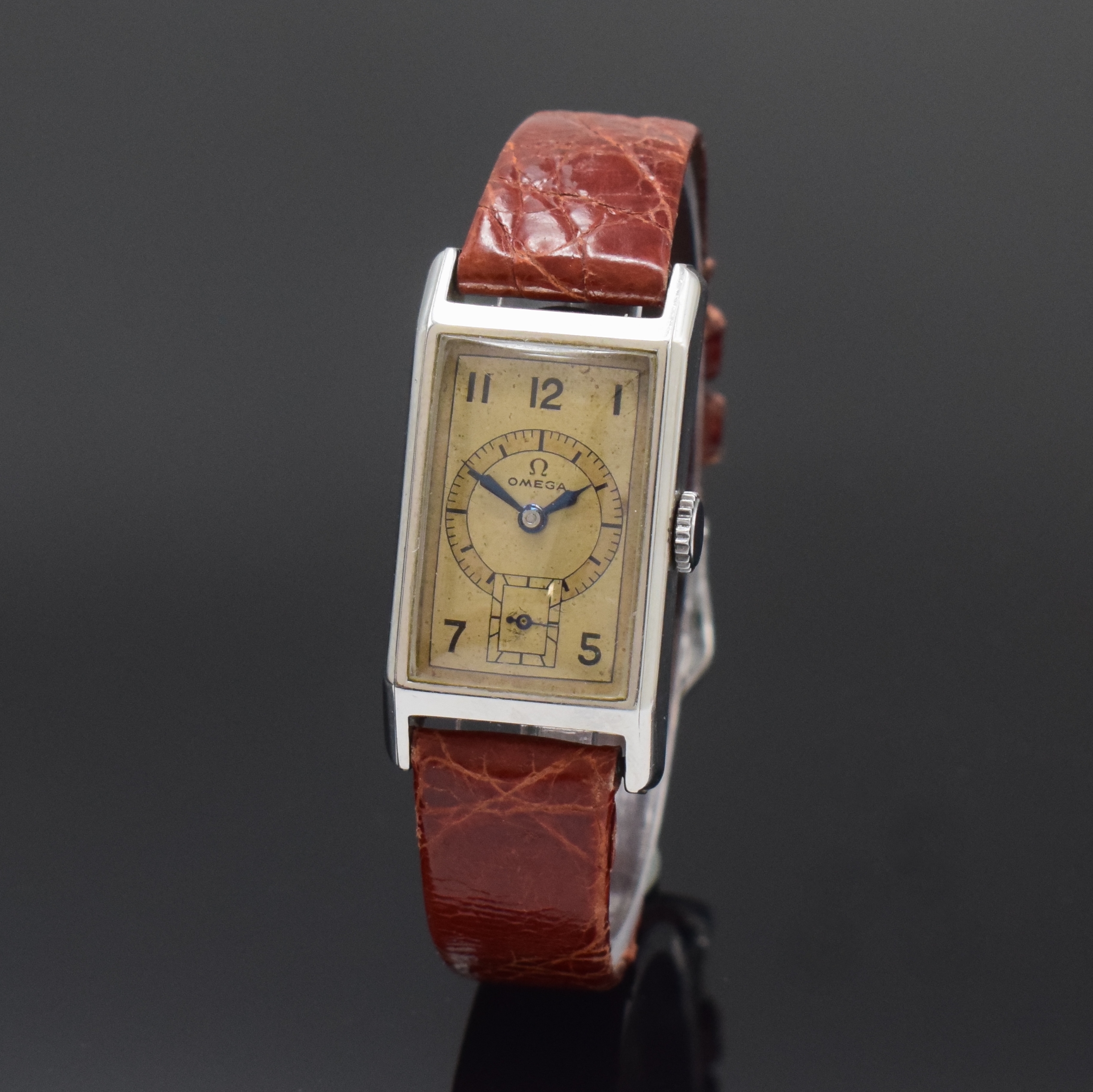 OMEGA T17 rechteckige Armbanduhr in Stahl, Schweiz um 1936, Handaufzug, 2-tlg. Geh., Boden aufgedr., orig. Zifferbl. pat. m. emailliertem Druck, ...