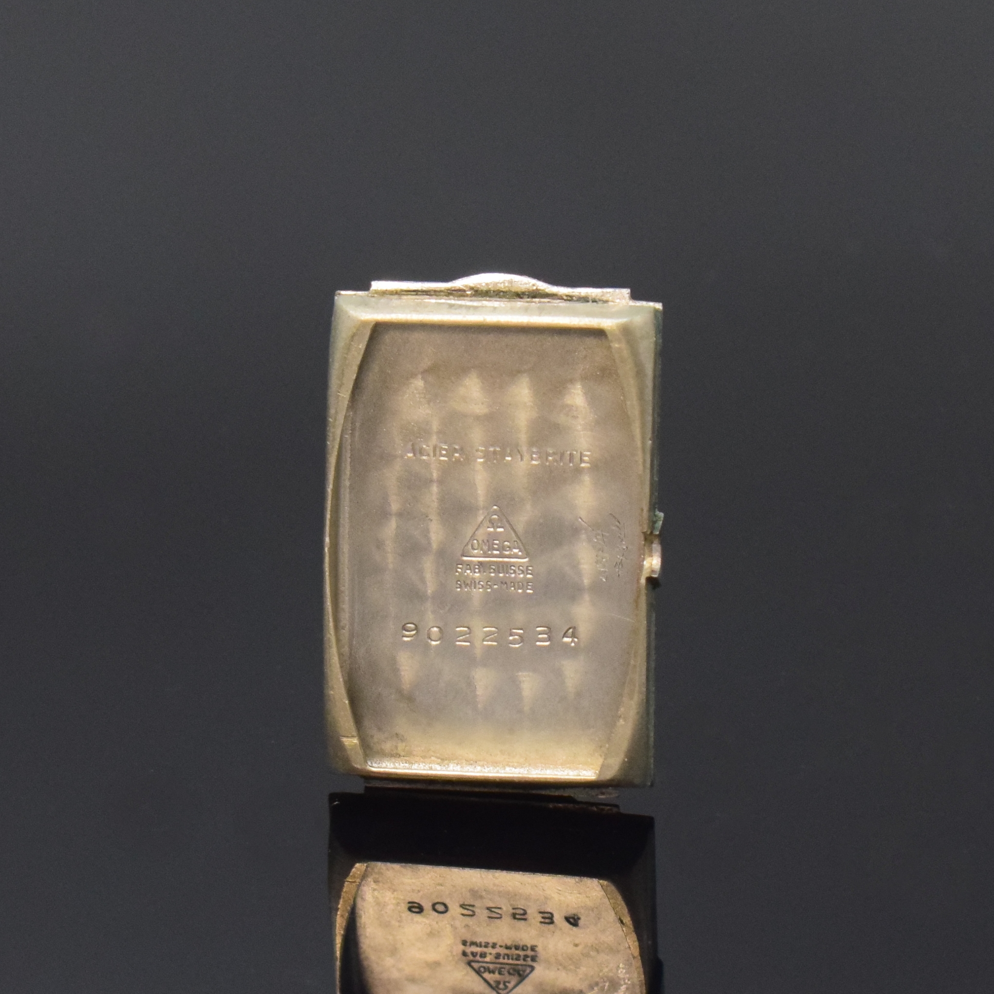 Detail d: OMEGA T17 rechteckige Armbanduhr in Stahl, Schweiz um 1936, Handaufzug, 2-tlg. Geh., Boden aufgedr., orig. Zifferbl. pat. m. emailliertem Druck, ...