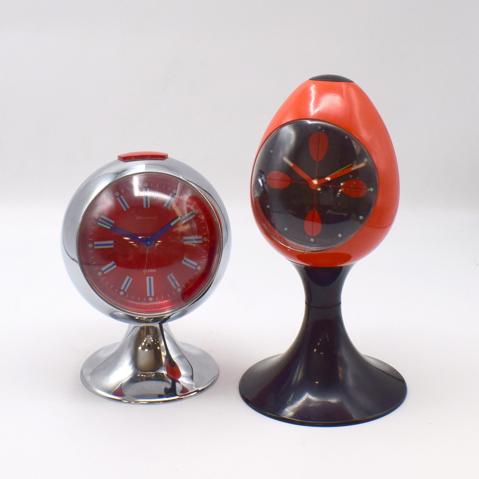 BLESSING 2 ausgefallene Tischwecker Space age aus den 1970er Jahren, Deutschland, Handaufzug, Kunststoffgehäuse, rücks. Einstellung f. Alarm, ...