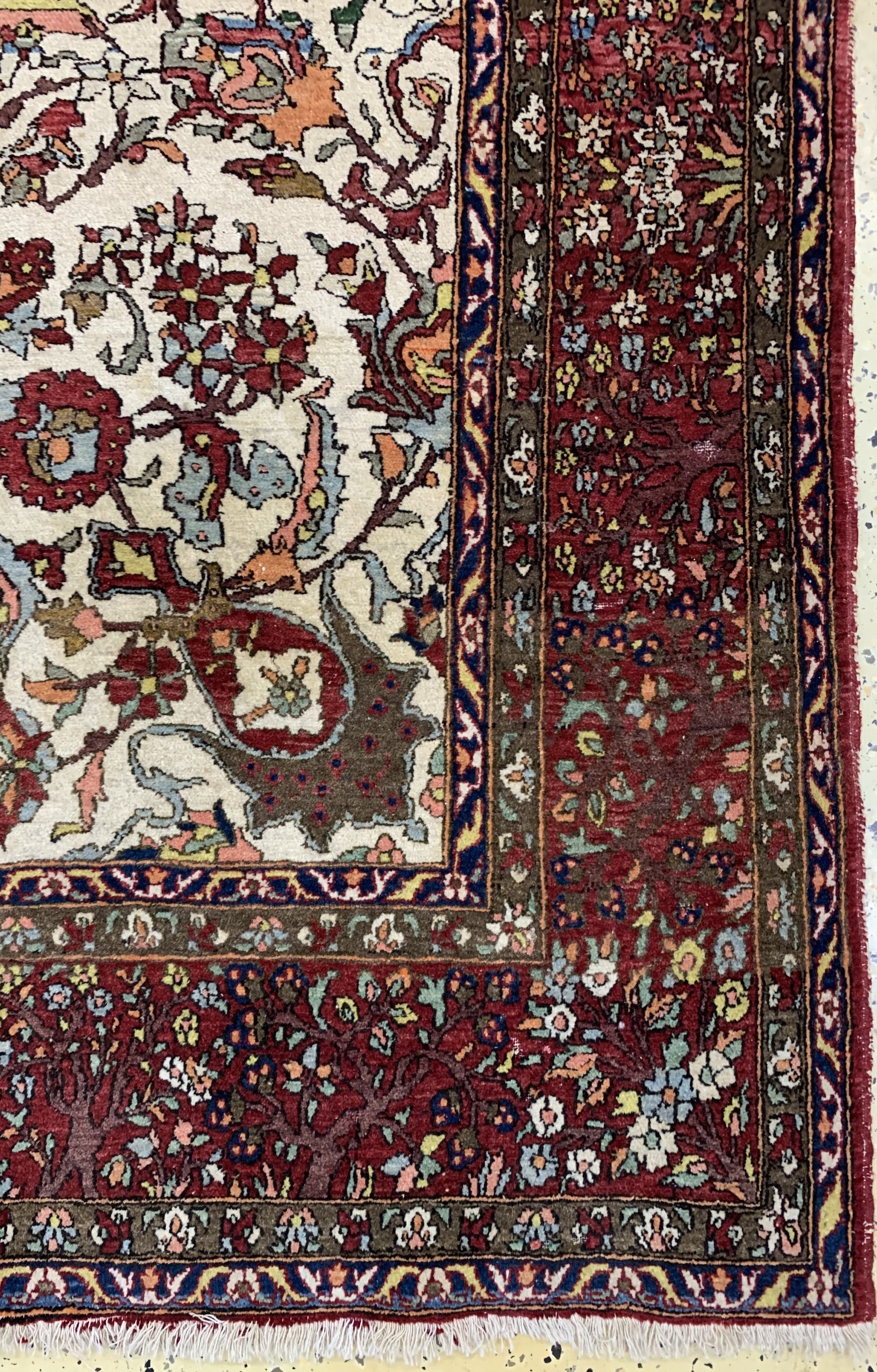Detail a: Esfahan Mobarake antik, Persien, um 1900, Wolle auf Baumwolle, ca. 222 x 146 cm, alte Mottenfrassstellen, EHZ: 3