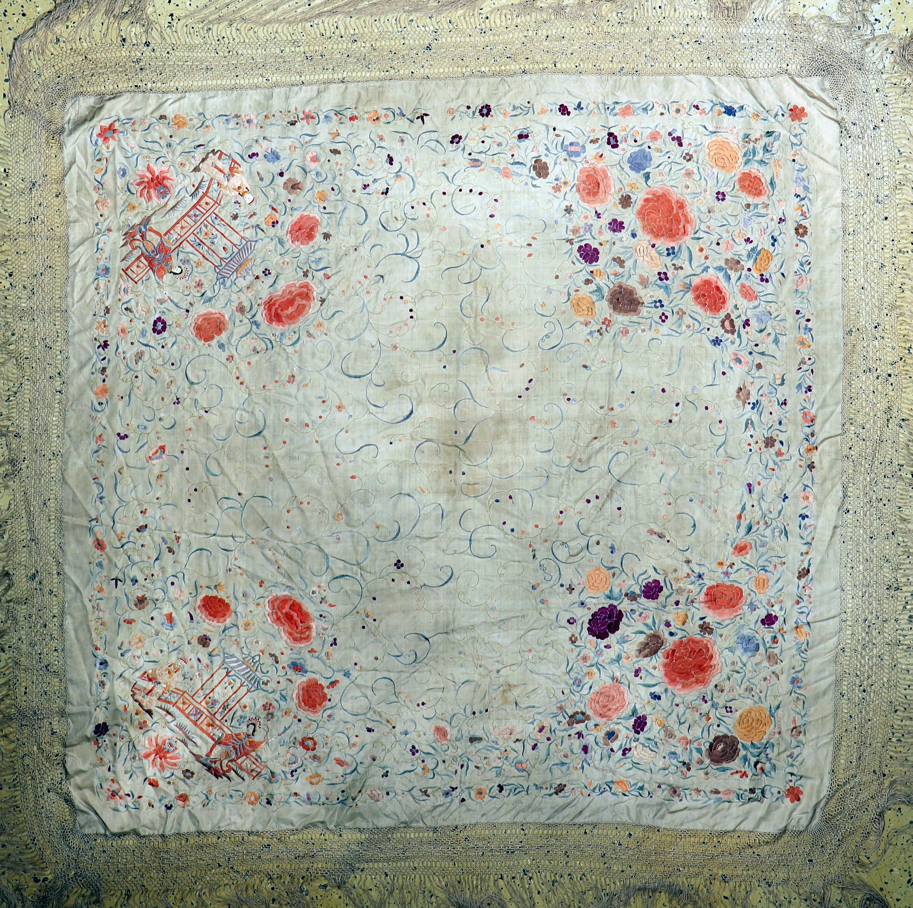 Susani alt, China, um 1920/1930, Seidenstickerei, ca. 155 x 150 cm, EHZ: 2(Verschmutzt)