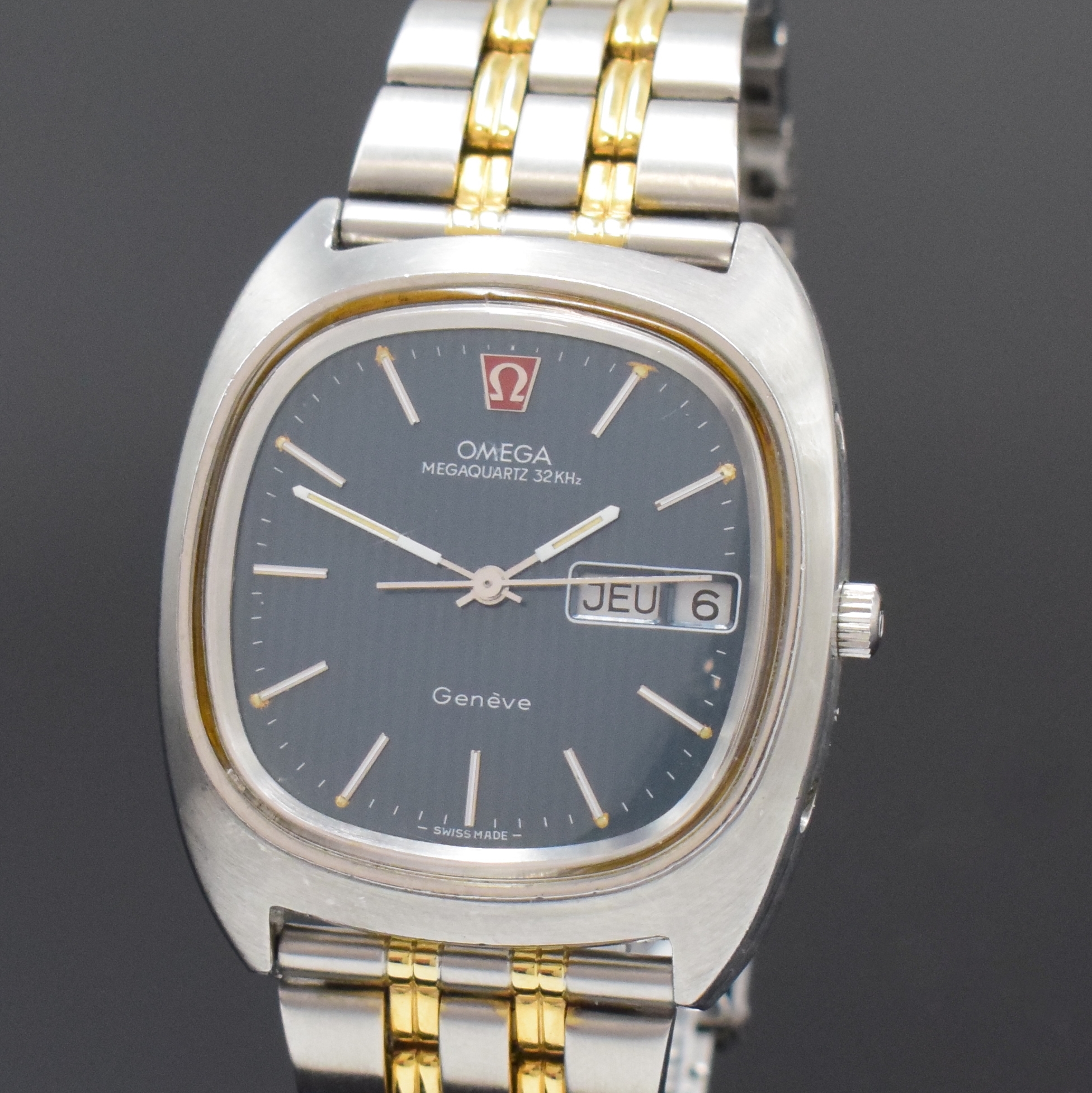 Detail a: OMEGA Megaquarz 32KHz Herrenarmbanduhr in Stahl Referenz 196.008, Schweiz um 1974, quarz, neutr. Gliederband m. Faltschl., Boden verschr., ...