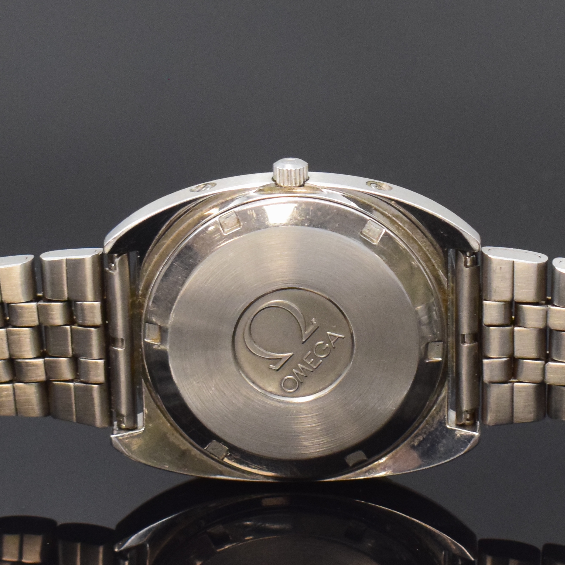 Detail d: OMEGA Megaquarz 32KHz Herrenarmbanduhr in Stahl Referenz 196.008, Schweiz um 1974, quarz, neutr. Gliederband m. Faltschl., Boden verschr., ...