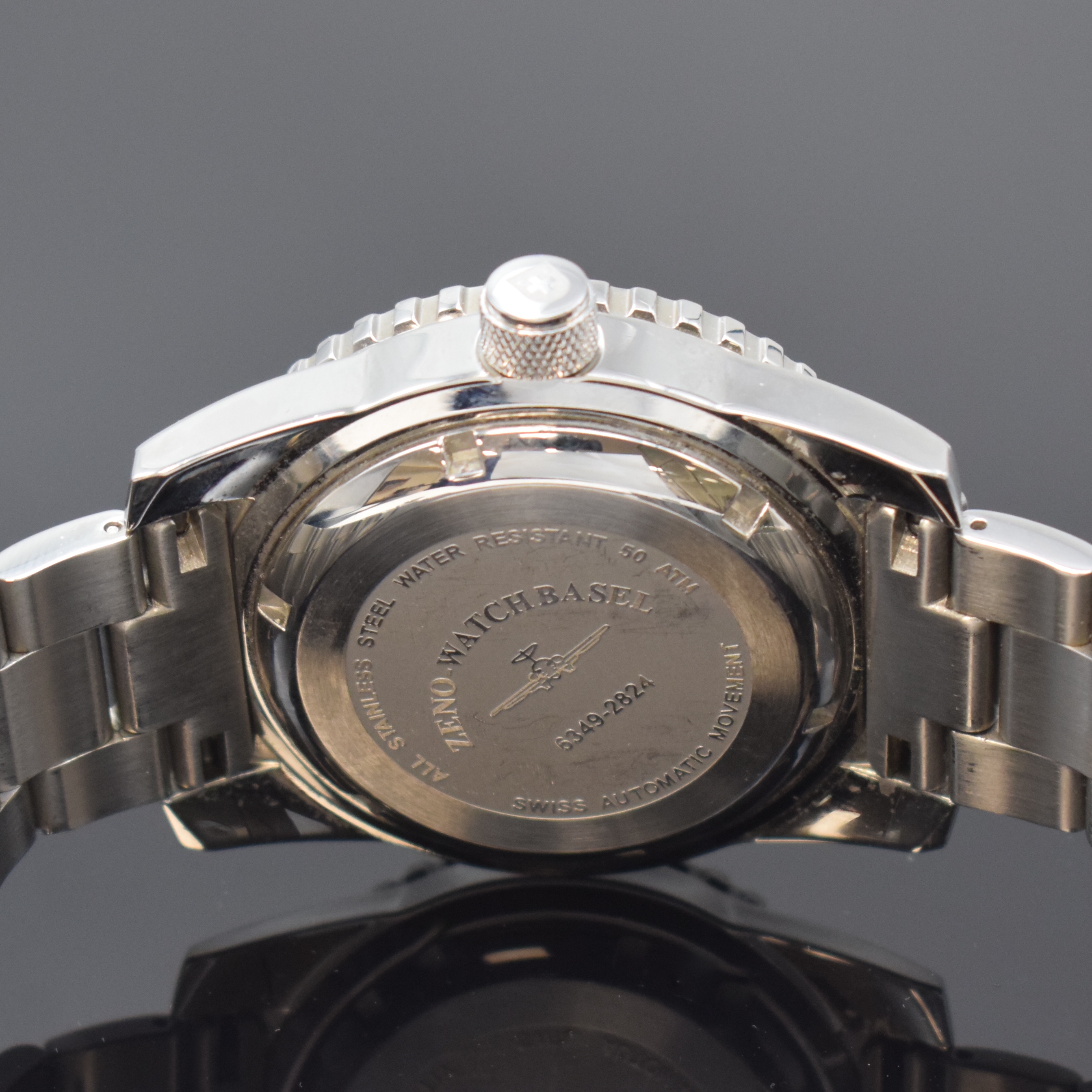 Detail d: ZENO-WATCH BASEL große Taucher-Armbanduhr in Stahl, Schweiz um 2015, Automatik, orig. Gliederband m. Faltschl., Boden u. Krone verschr., Lünette m. ...