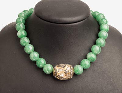 Image 26785150 - Jade necklace with diamond roses