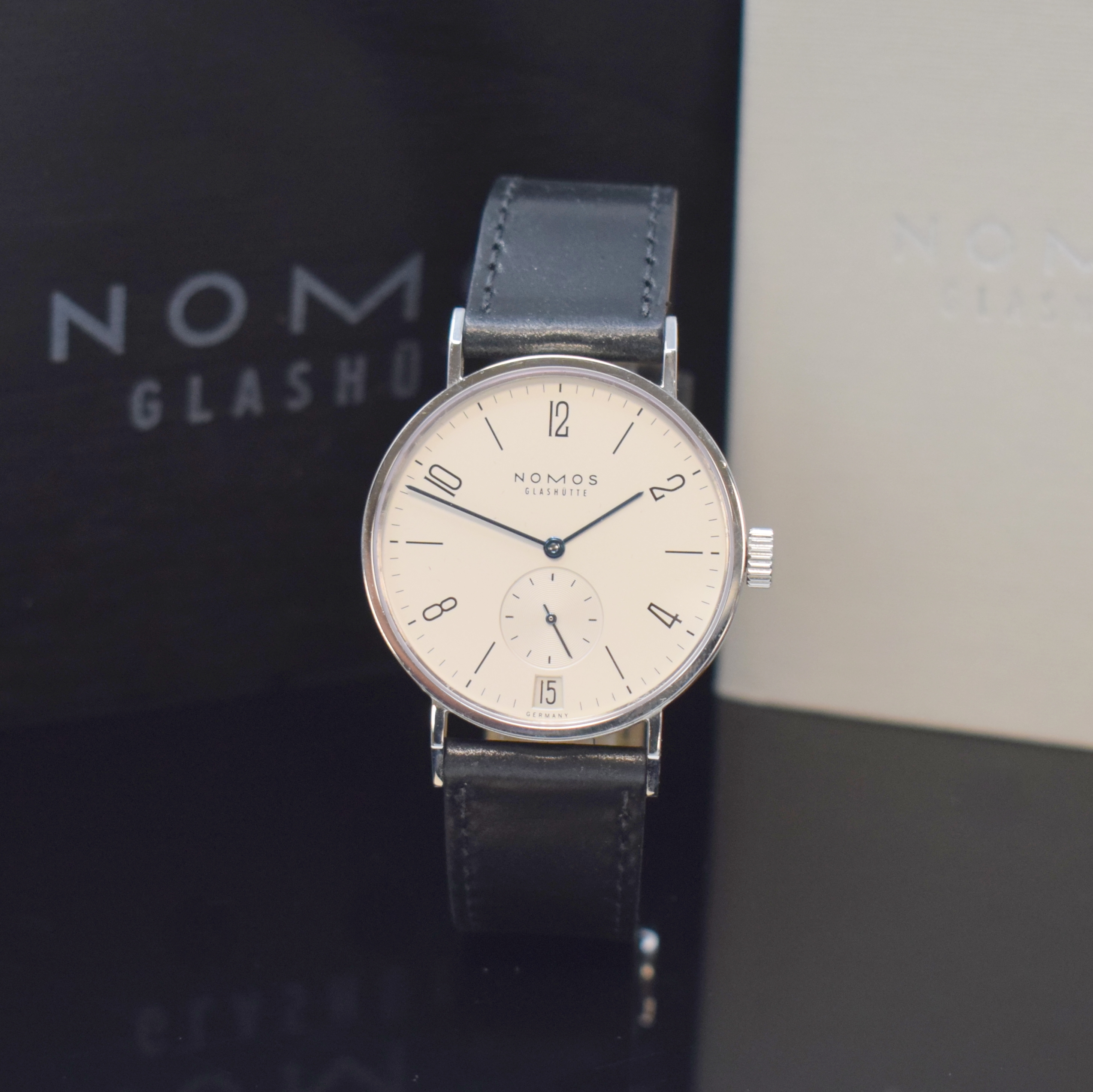 NOMOS Glashütte Herrenarmbanduhr Tangomat in Stahl Referenz 602, Automatik, beids. vergl. Geh. inkl. orig. Lederband m. orig. Dornschl., Boden ...