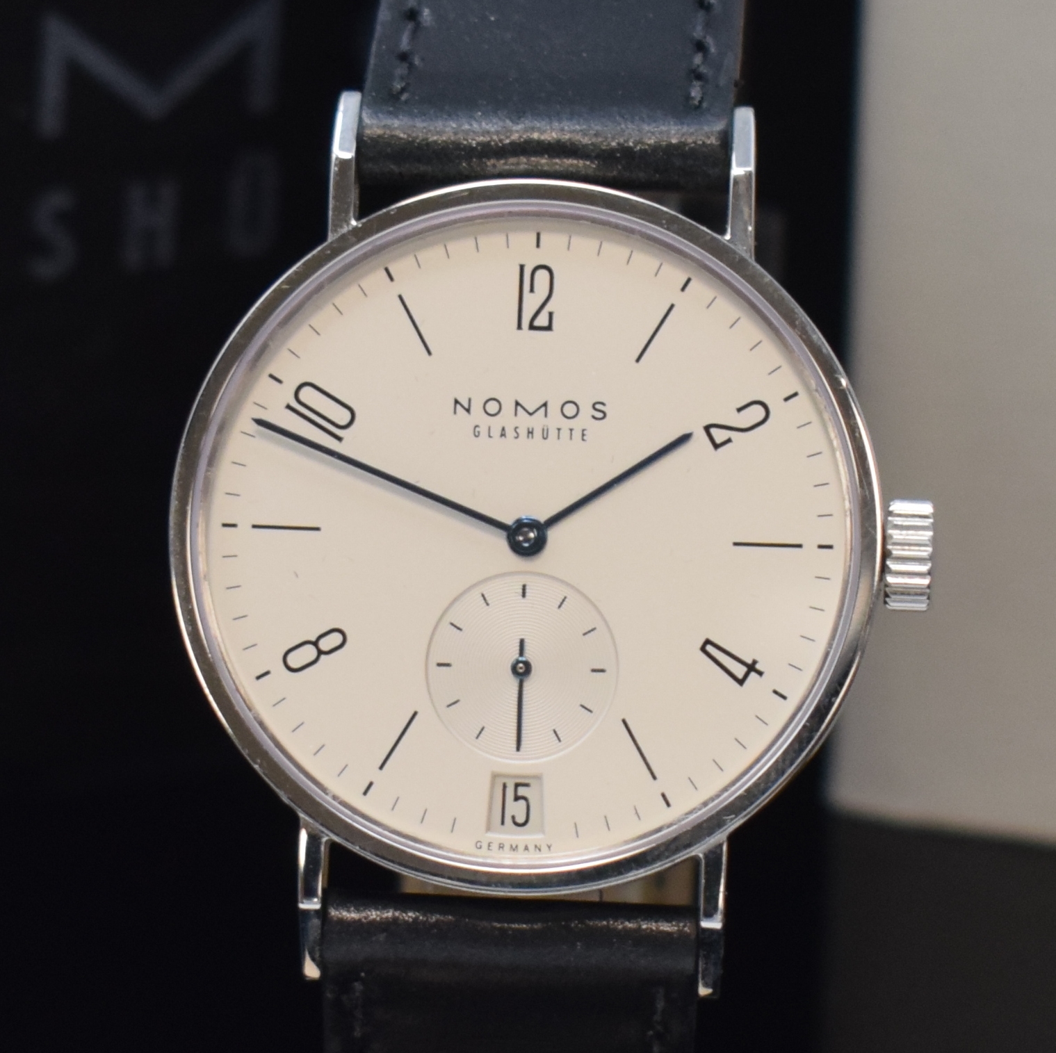 Detail a: NOMOS Glashütte Herrenarmbanduhr Tangomat in Stahl Referenz 602, Automatik, beids. vergl. Geh. inkl. orig. Lederband m. orig. Dornschl., Boden ...