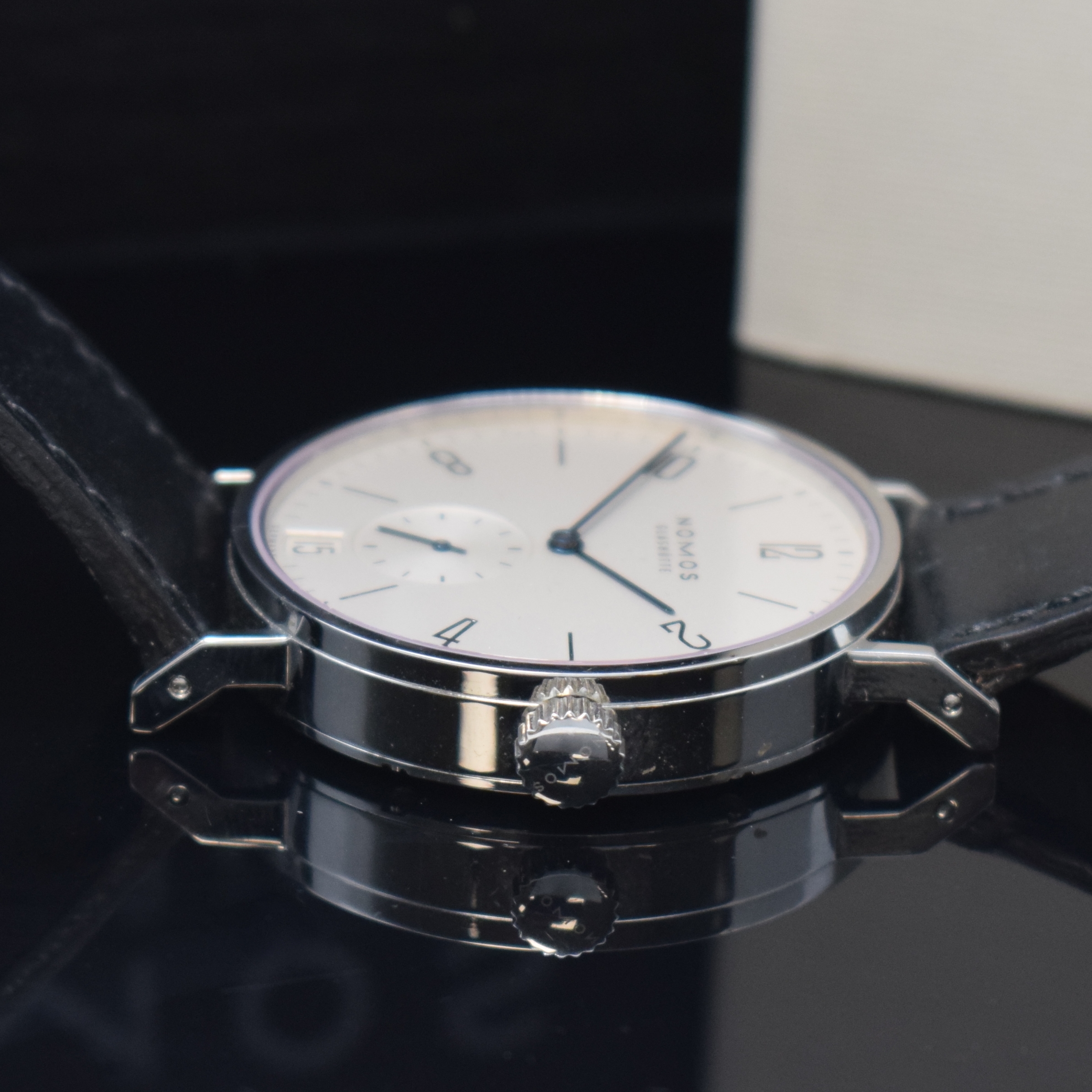 Detail c: NOMOS Glashütte Herrenarmbanduhr Tangomat in Stahl Referenz 602, Automatik, beids. vergl. Geh. inkl. orig. Lederband m. orig. Dornschl., Boden ...