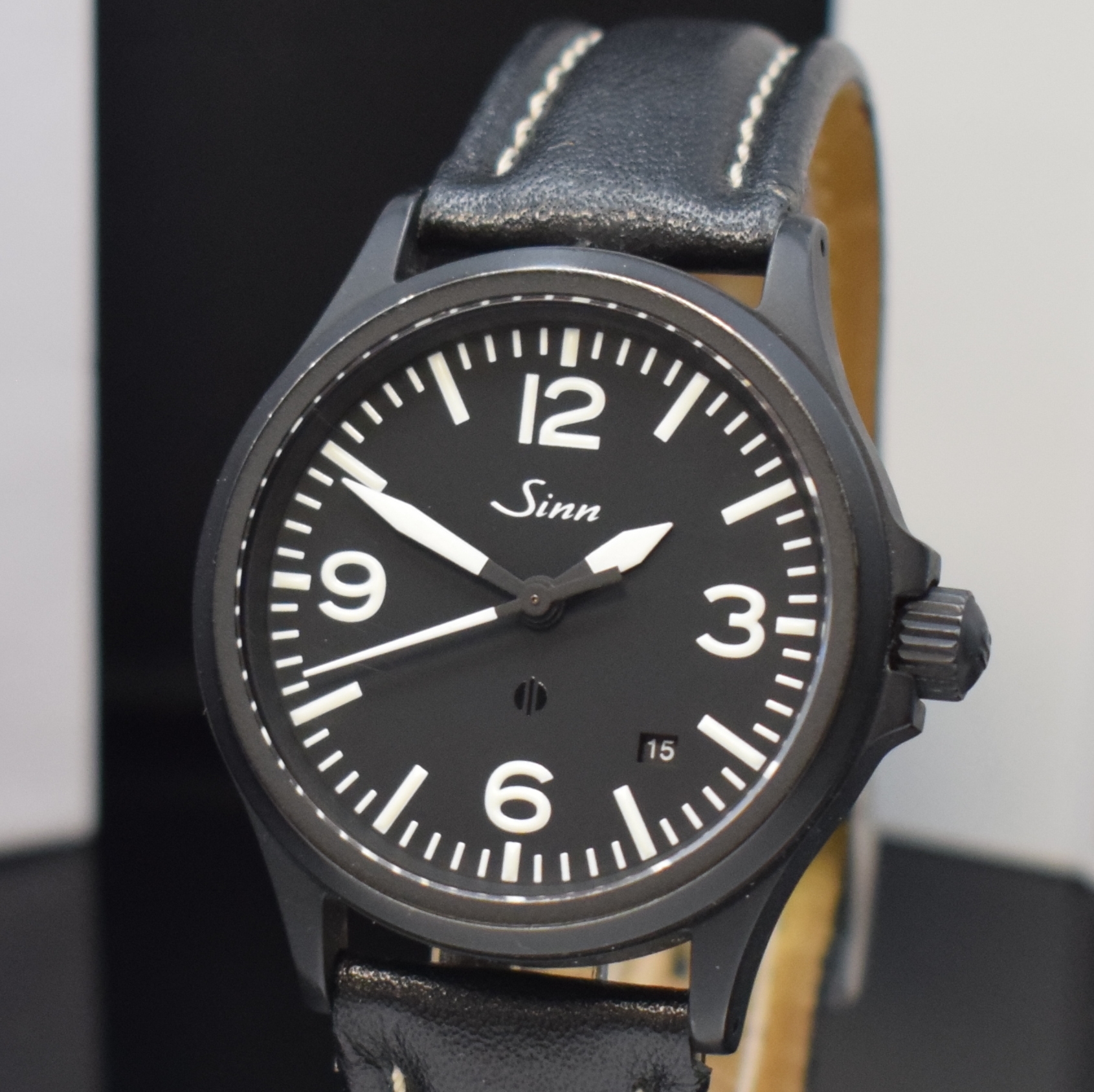 Detail a: SINN Herrenarmbanduhr Referenz 656 S, Automatik, schwarz verchromtes Gehäuse inkl. Fortis Lederband m. Fortis Dornschl., Krone und Edelstahlboden ...