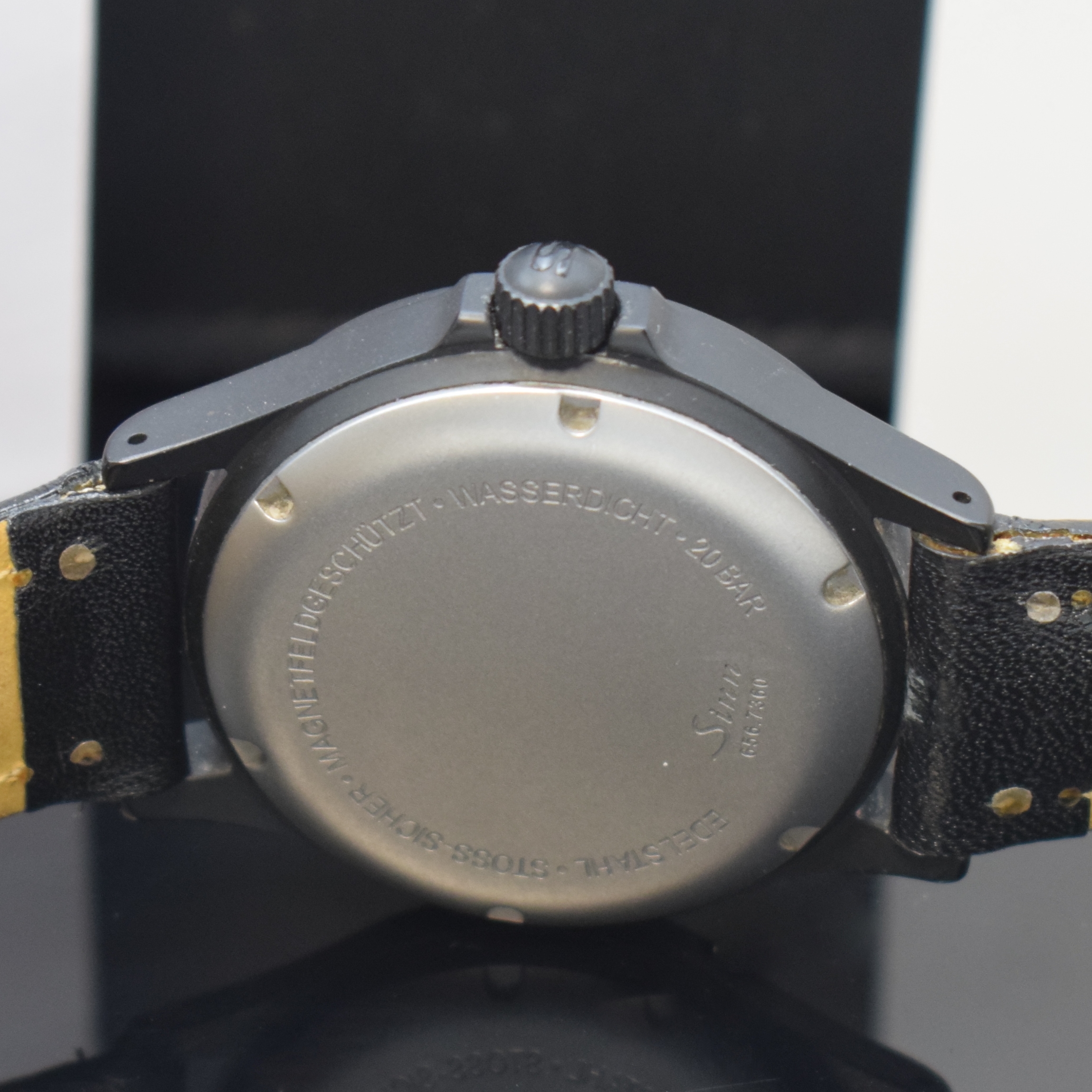 Detail d: SINN Herrenarmbanduhr Referenz 656 S, Automatik, schwarz verchromtes Gehäuse inkl. Fortis Lederband m. Fortis Dornschl., Krone und Edelstahlboden ...
