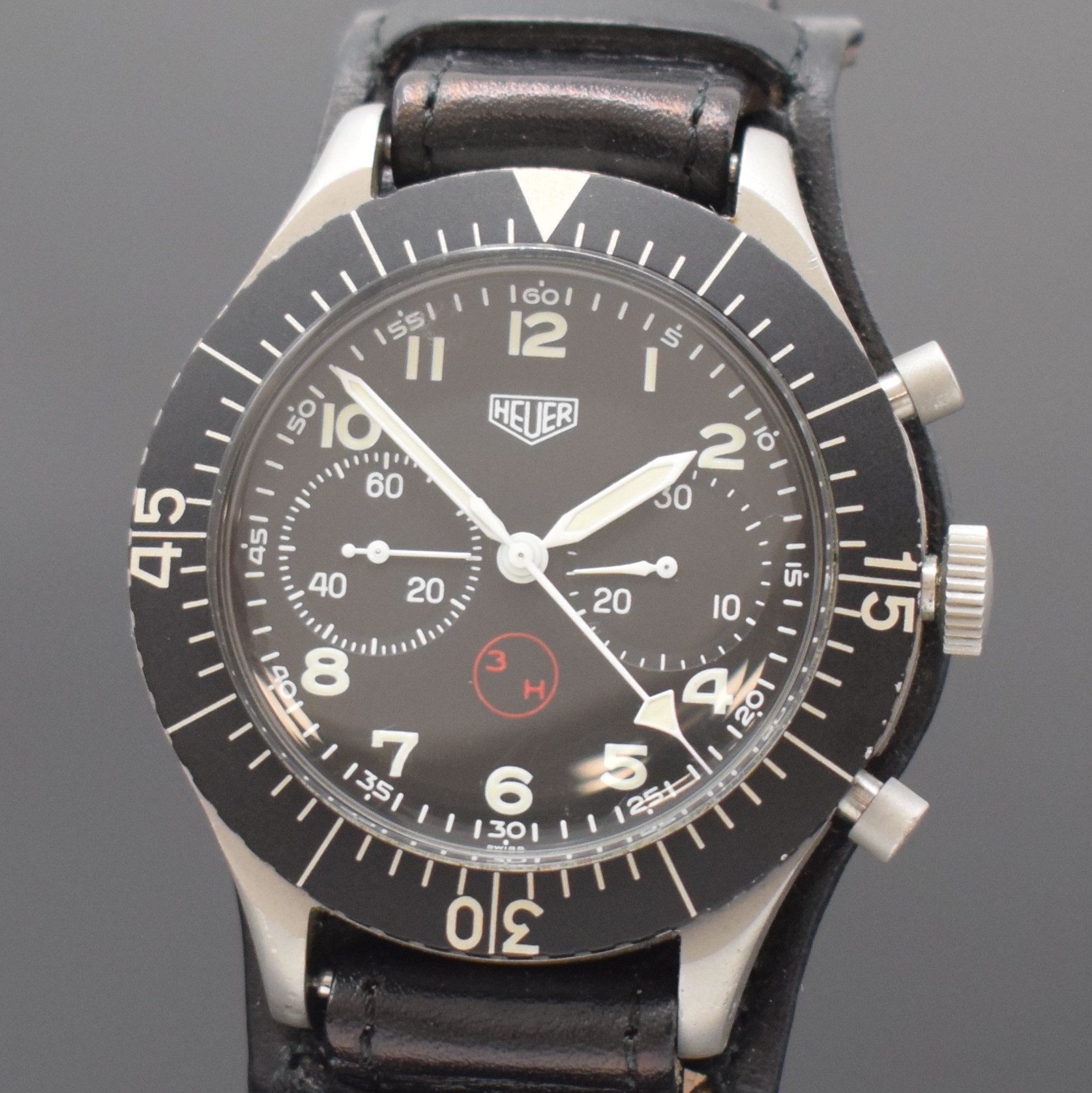 Detail a: HEUER 3H Flieger-Schaltradchronograph, Schweiz um 1970, Handaufzug, mattiertes Geh. 4-fach verschr., Boden m. Versorgungsnummer 6645-12-146-3774, ...