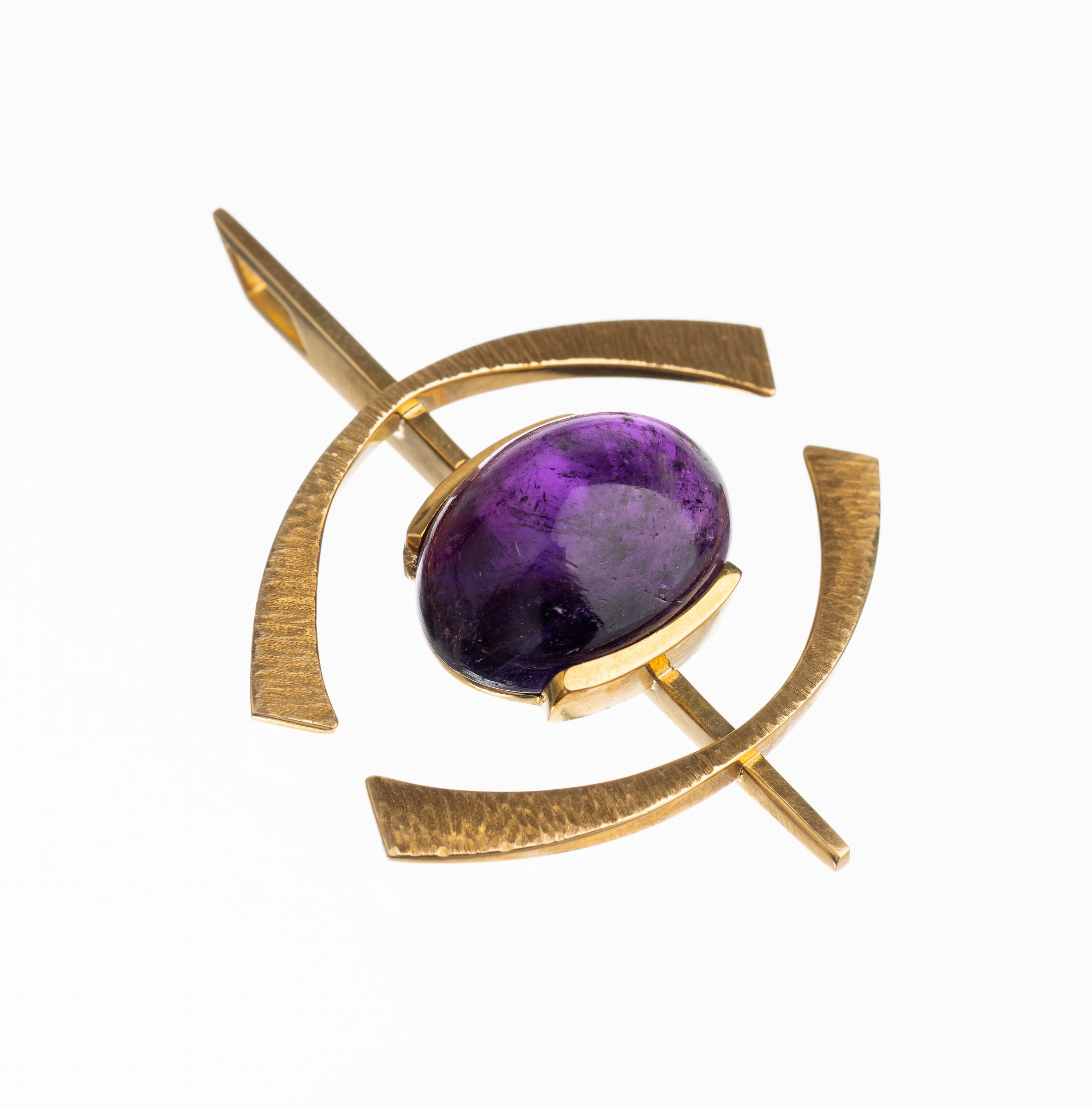14 kt Gold Amethyst Anhänger, GG 585/000, geometrisches Design, ovaler Amethystcabochon ca. 18.0 ct, total approx. 14.3 g