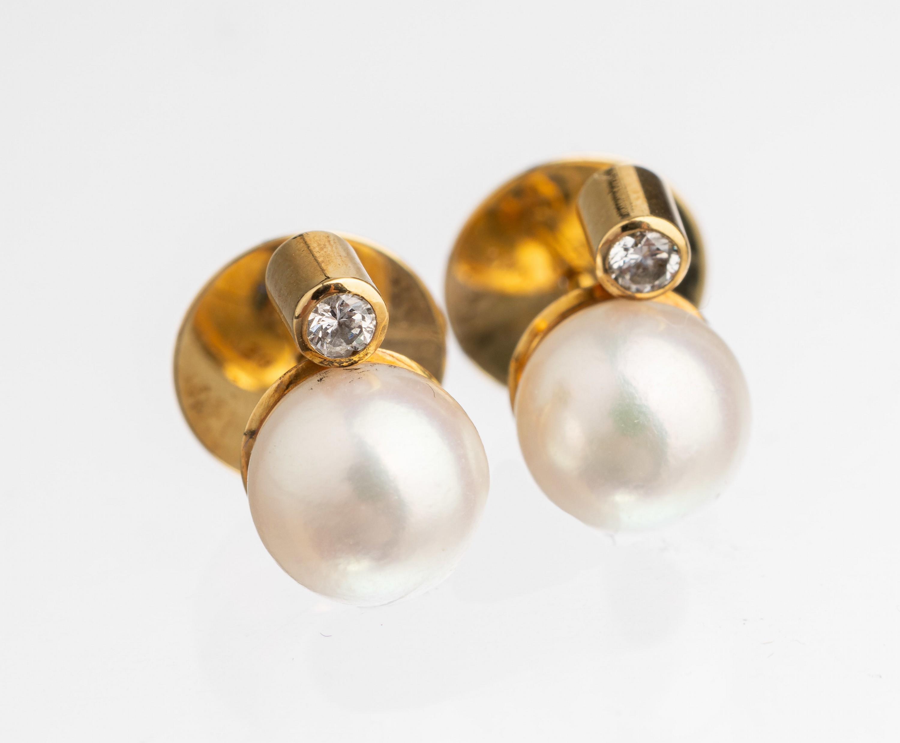 Paar 14 kt Gold Zuchtperl-Brillant Ohrstecker, GG 585/000, 2 weiße Zuchtperlen ca. 8 mm, 2 Brillanten zus. ca. 0.16 ct Weiß/si, ca. 5.38 g