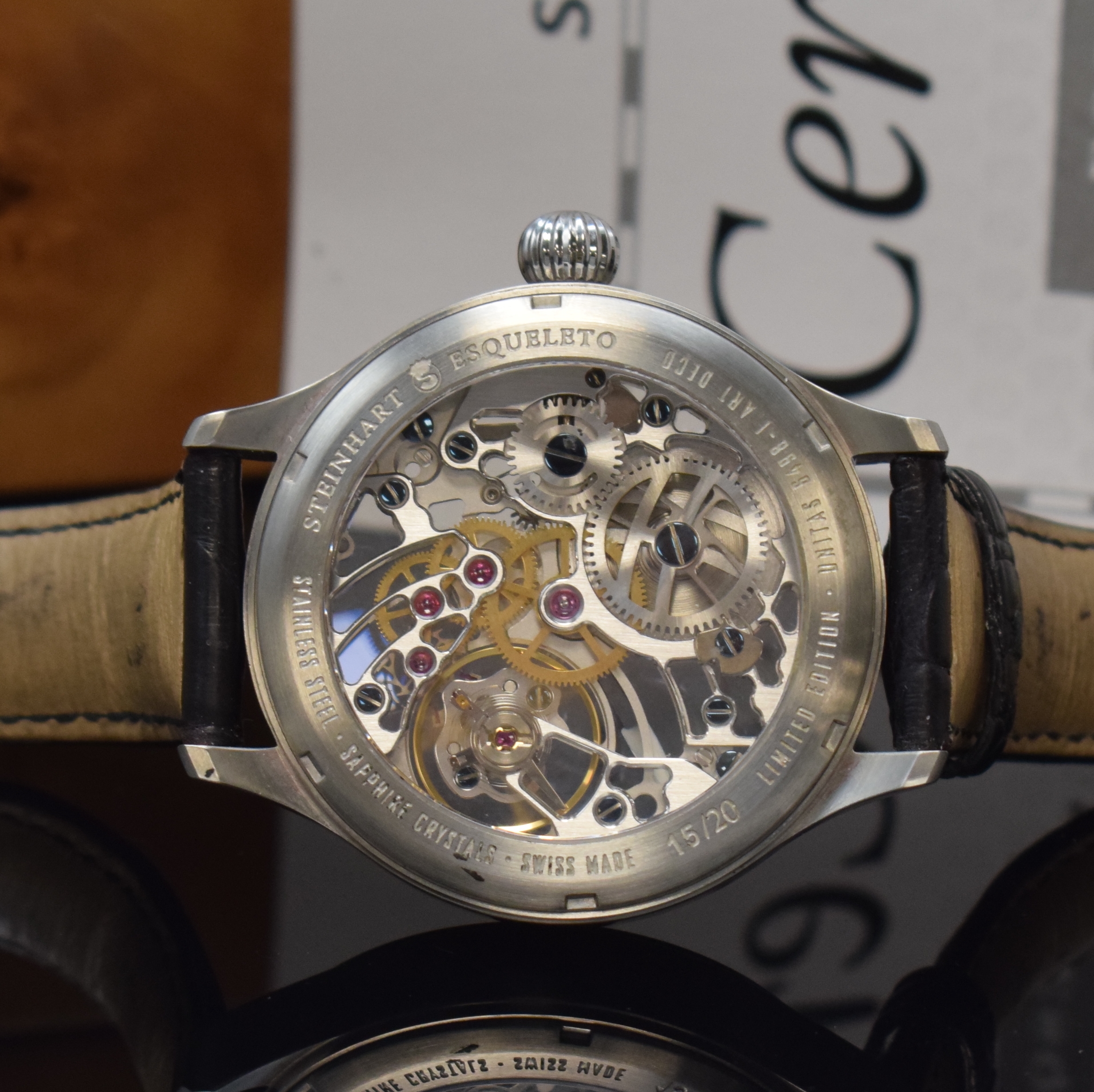 Detail d: STEINHART seltene, auf 20 Stück limitierte Herrenarmbanduhr ESQUELETO, Handaufzug, beids. vergl. Edelstahlgeh. inkl. Lederband m. orig. Faltschl., ...