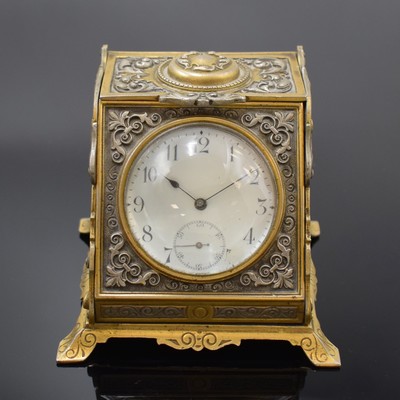 Image 26785246 - Ausgefallener Uhrenständer in Form einer Dose mit Lupenglas und offener Silbertaschenuhr