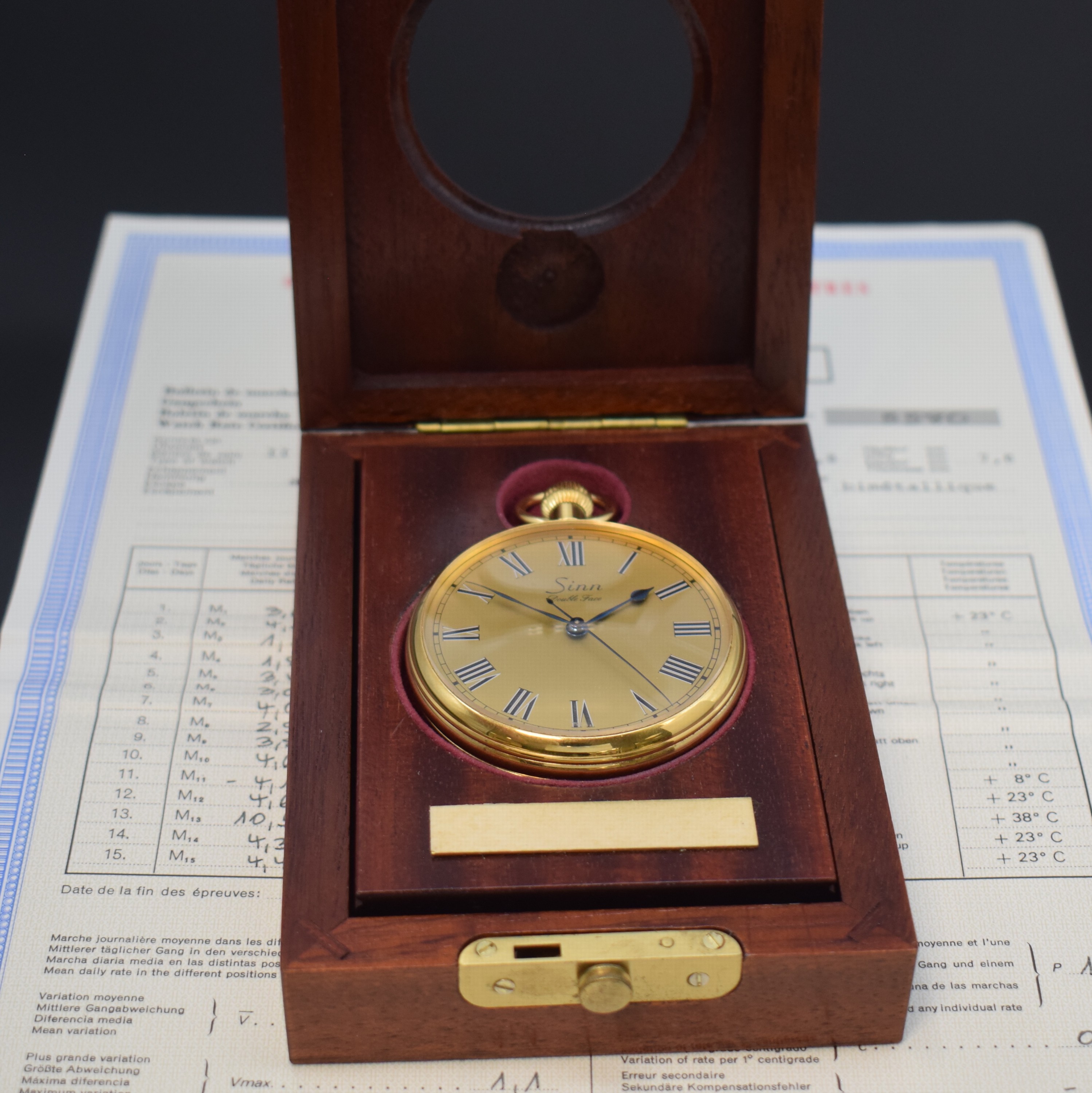 Detail d: SINN seltene B-Uhr Double Face, verg. Metallgeh. beids. vergl., gold. Zifferbl. m. röm. Std., gebl. Zeiger, Anz. v. Std., Min. und Zentralsek., Werk ...