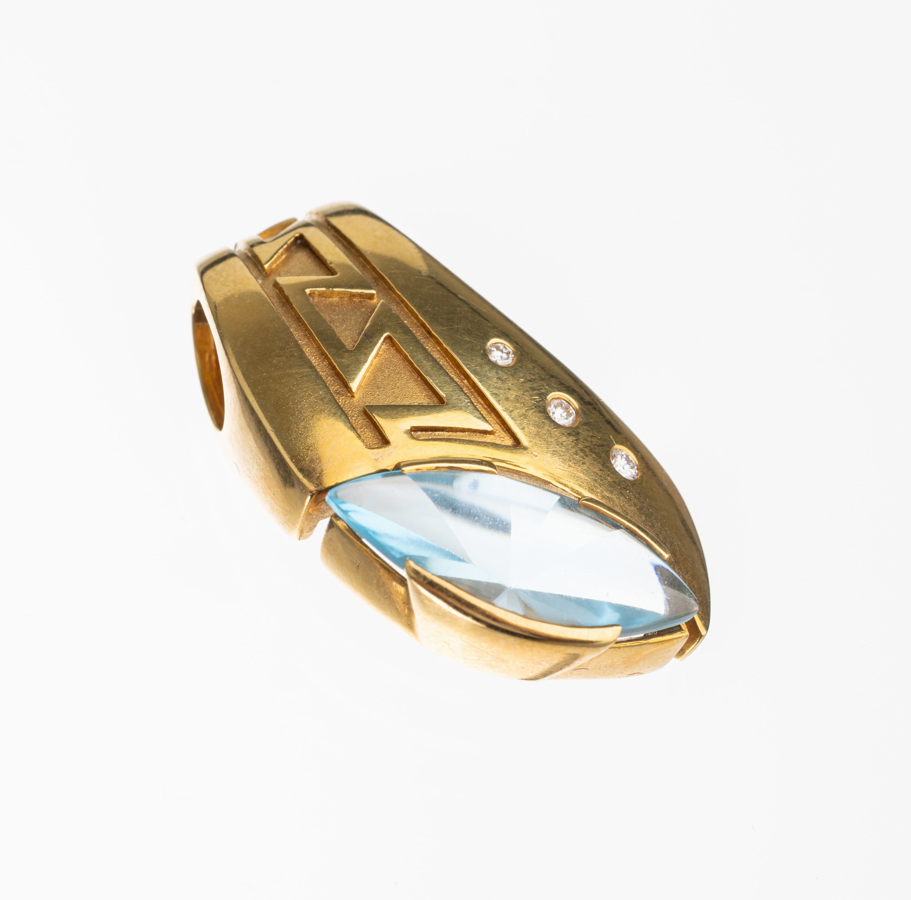 14 kt Gold Brillant Topas Anhänger, GG 585/000, navetteförm. Blautopas (beh.) im Bufftopschliff ca. 3.0 ct, 3 Brillanten zus. ca. 0.05 ct ...