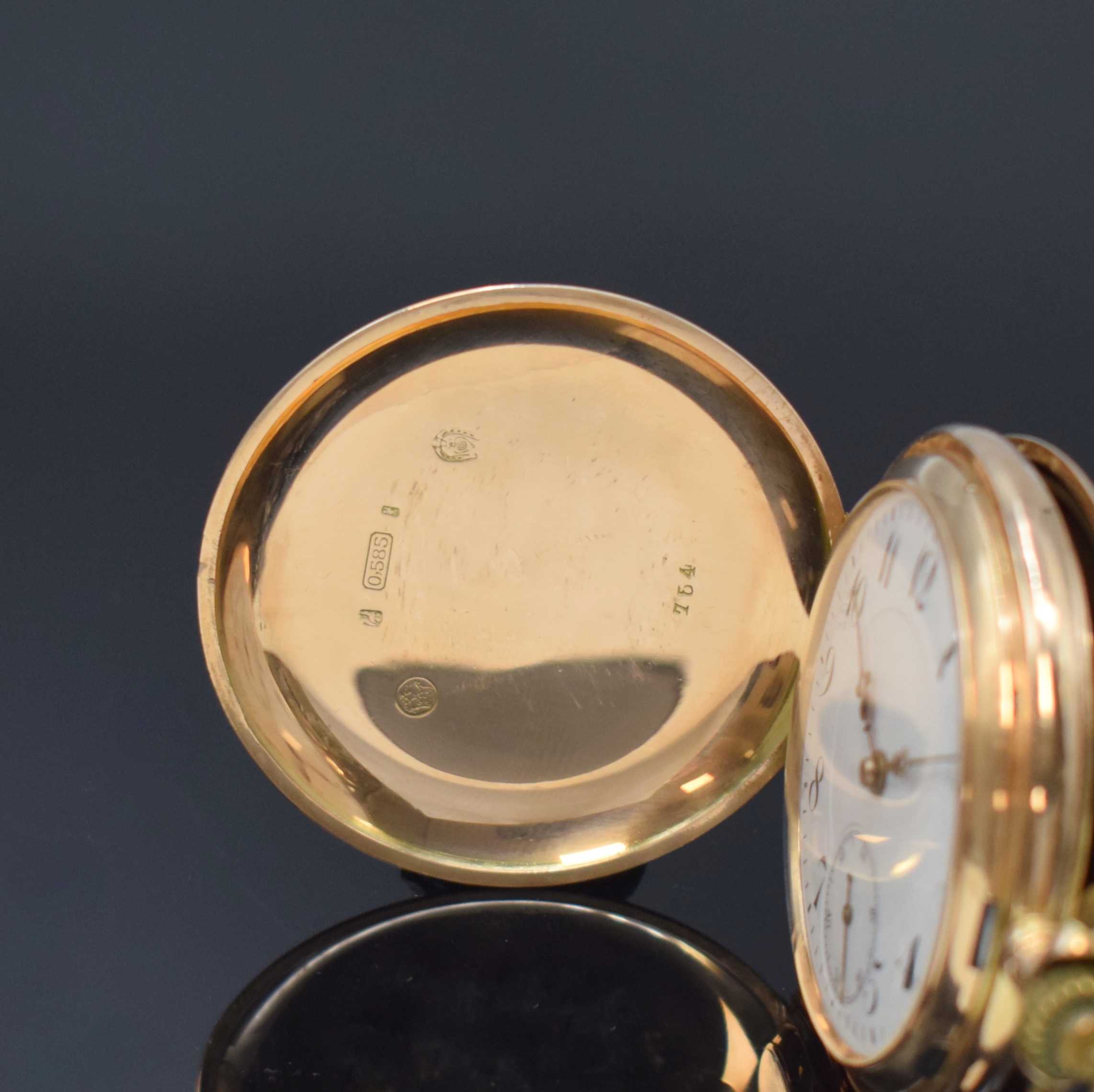 Detail a: Savonette Herrentaschenuhr in RG 585/000, Schweiz um 1910, guill. 2-Deckel Goldgeh. dell., Sprungdeckel m. Schmuckmonogramm BH, verg. Cuv., ...