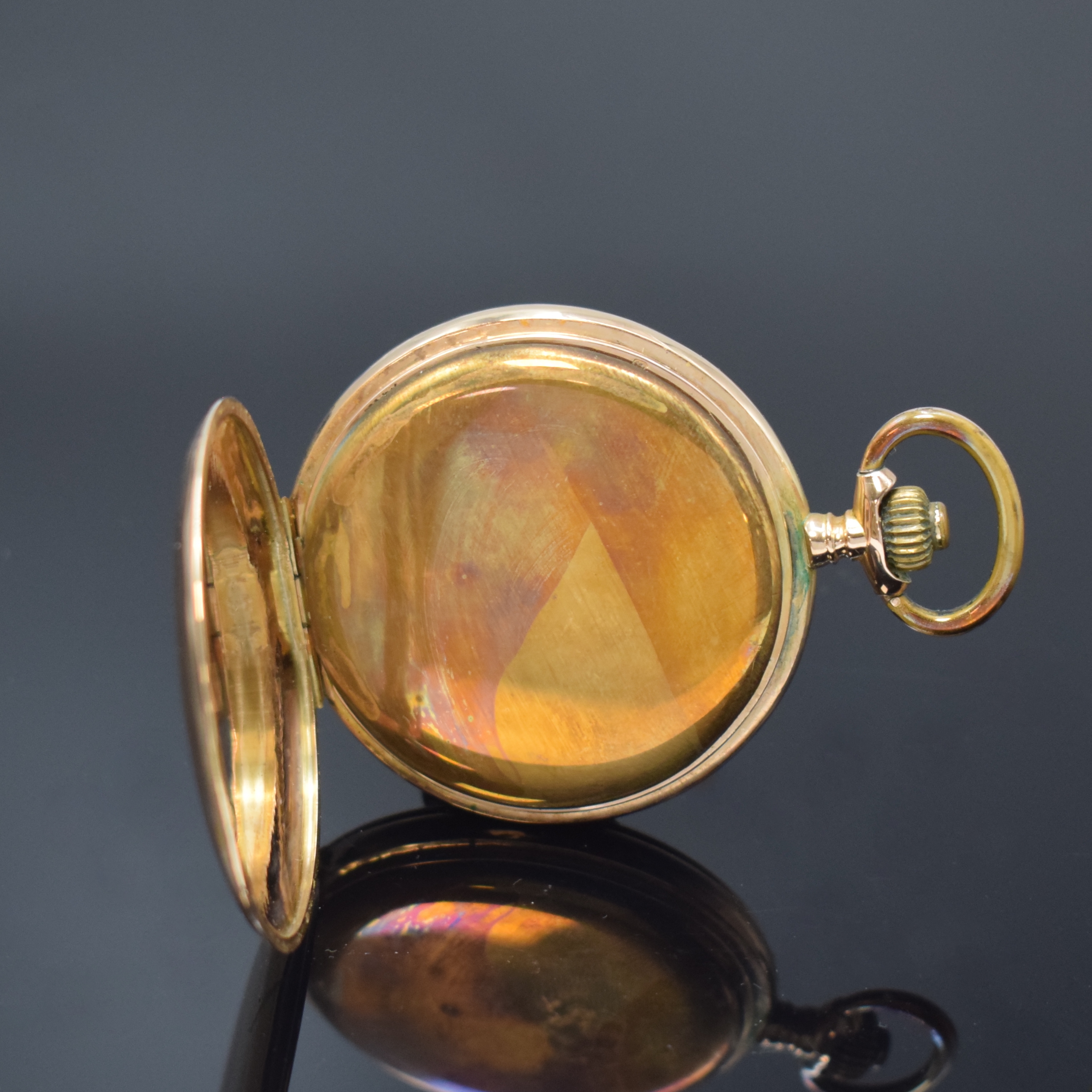 Detail e: Savonette Herrentaschenuhr in RG 585/000, Schweiz um 1910, guill. 2-Deckel Goldgeh. dell., Sprungdeckel m. Schmuckmonogramm BH, verg. Cuv., ...