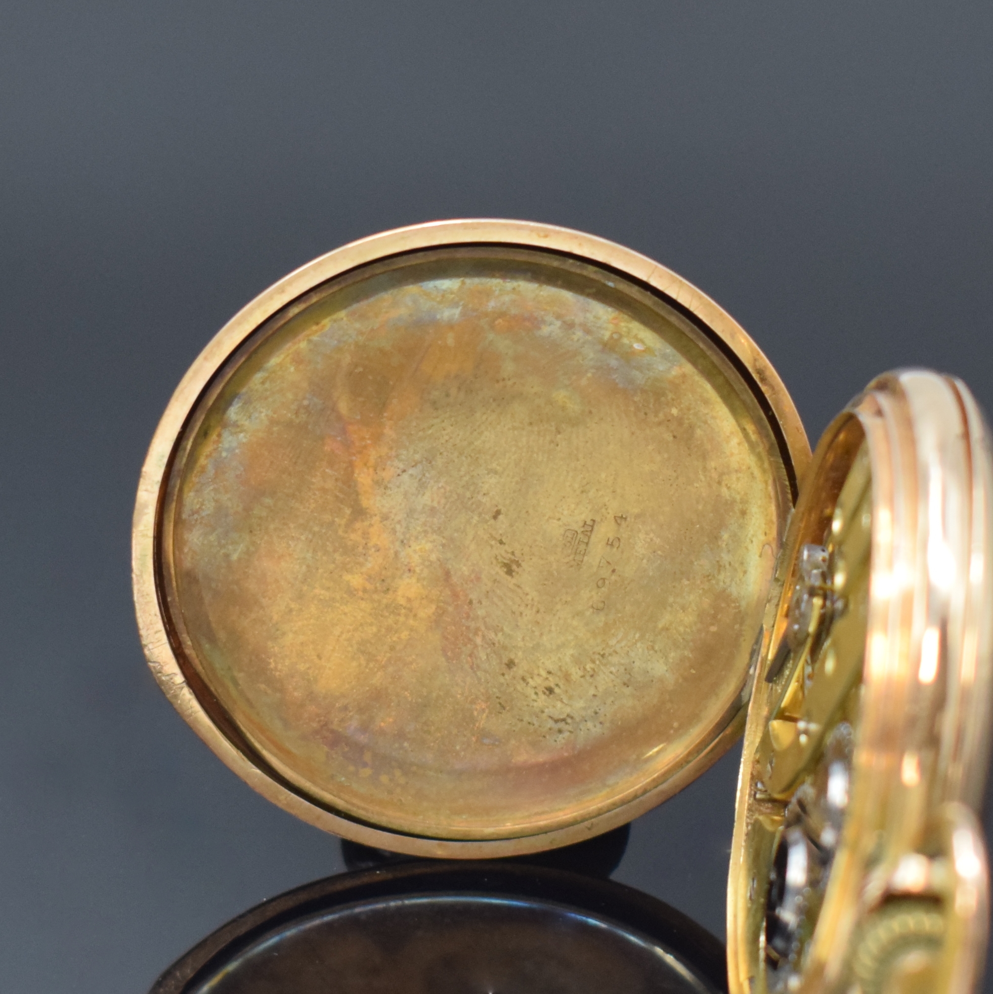 Detail f: Savonette Herrentaschenuhr in RG 585/000, Schweiz um 1910, guill. 2-Deckel Goldgeh. dell., Sprungdeckel m. Schmuckmonogramm BH, verg. Cuv., ...