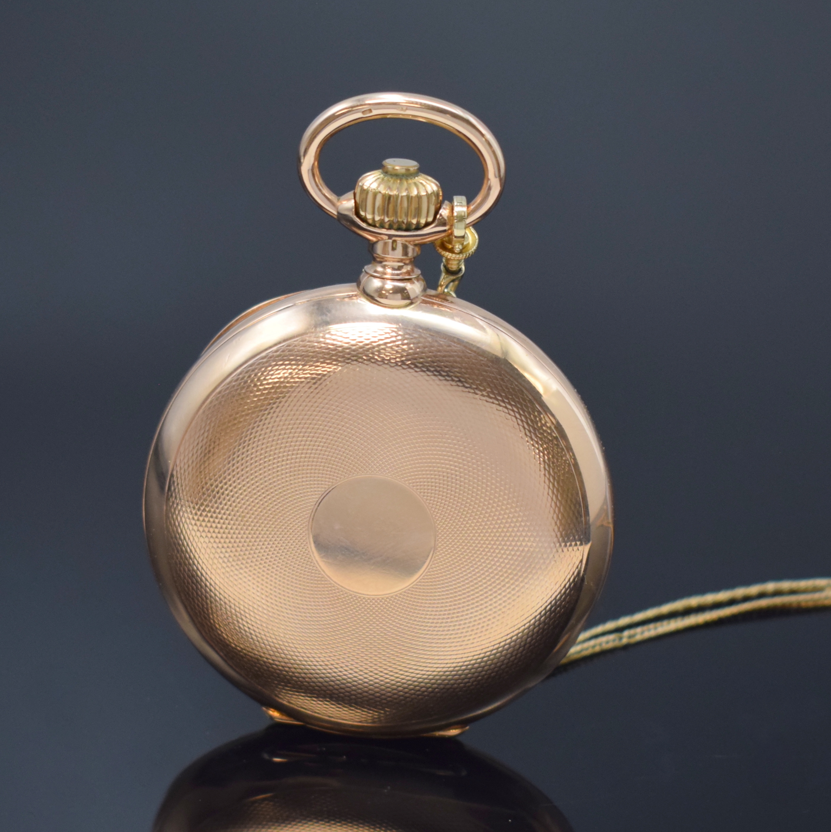 Detail b: UNION GLOCKE Savonette Herrentaschenuhr in RG 585/000 an GG 585/000 Kette, Deutschland um 1910, guill. 3-Deckel Goldgeh. m. a-Goutte Schlüssen l. ...