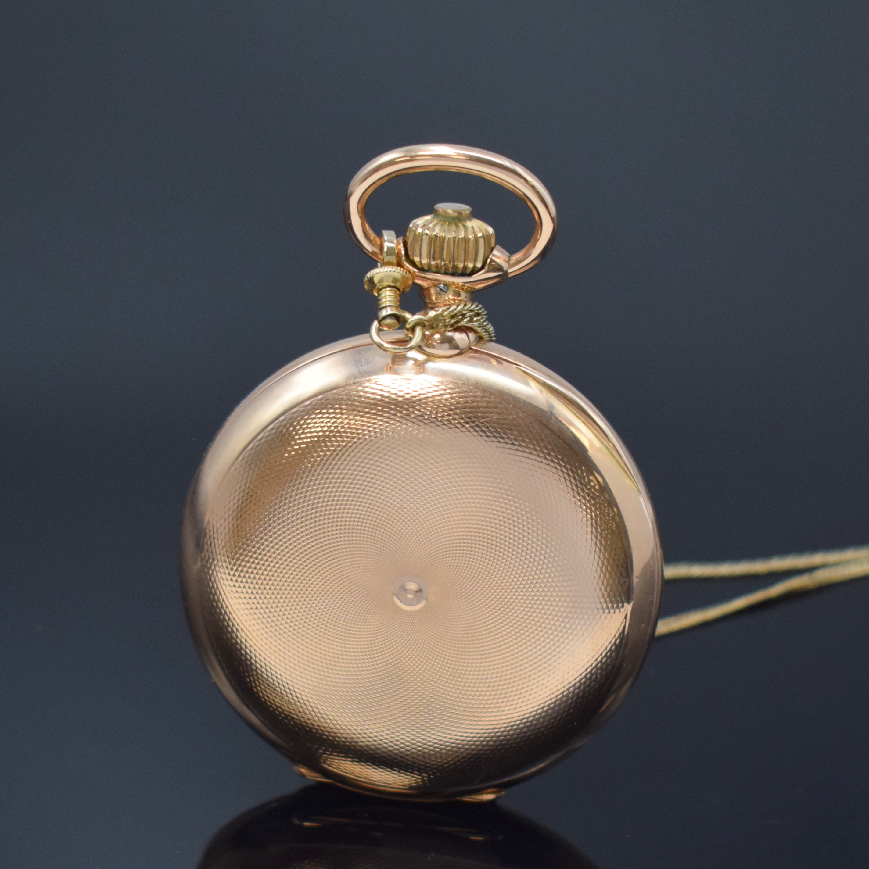 Detail c: UNION GLOCKE Savonette Herrentaschenuhr in RG 585/000 an GG 585/000 Kette, Deutschland um 1910, guill. 3-Deckel Goldgeh. m. a-Goutte Schlüssen l. ...