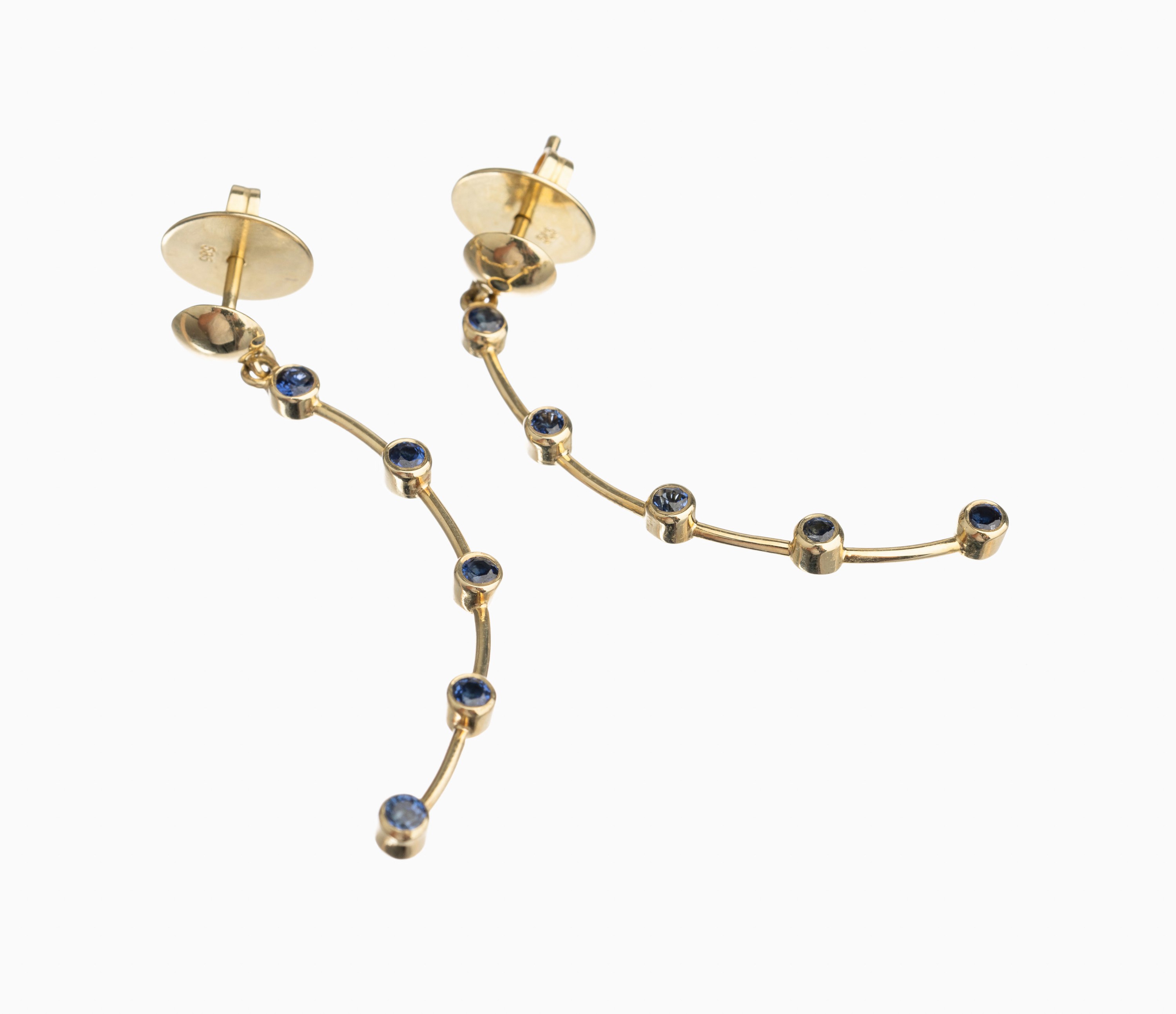 Paar 14 kt Gold Saphir Ohrstecker, GG 585/ 000, Abhängung bewegl., jeweils 5 rundfacett. Saphire zus. ca. 1 ct, L. ca. 4 cm, ca. 5.2 g