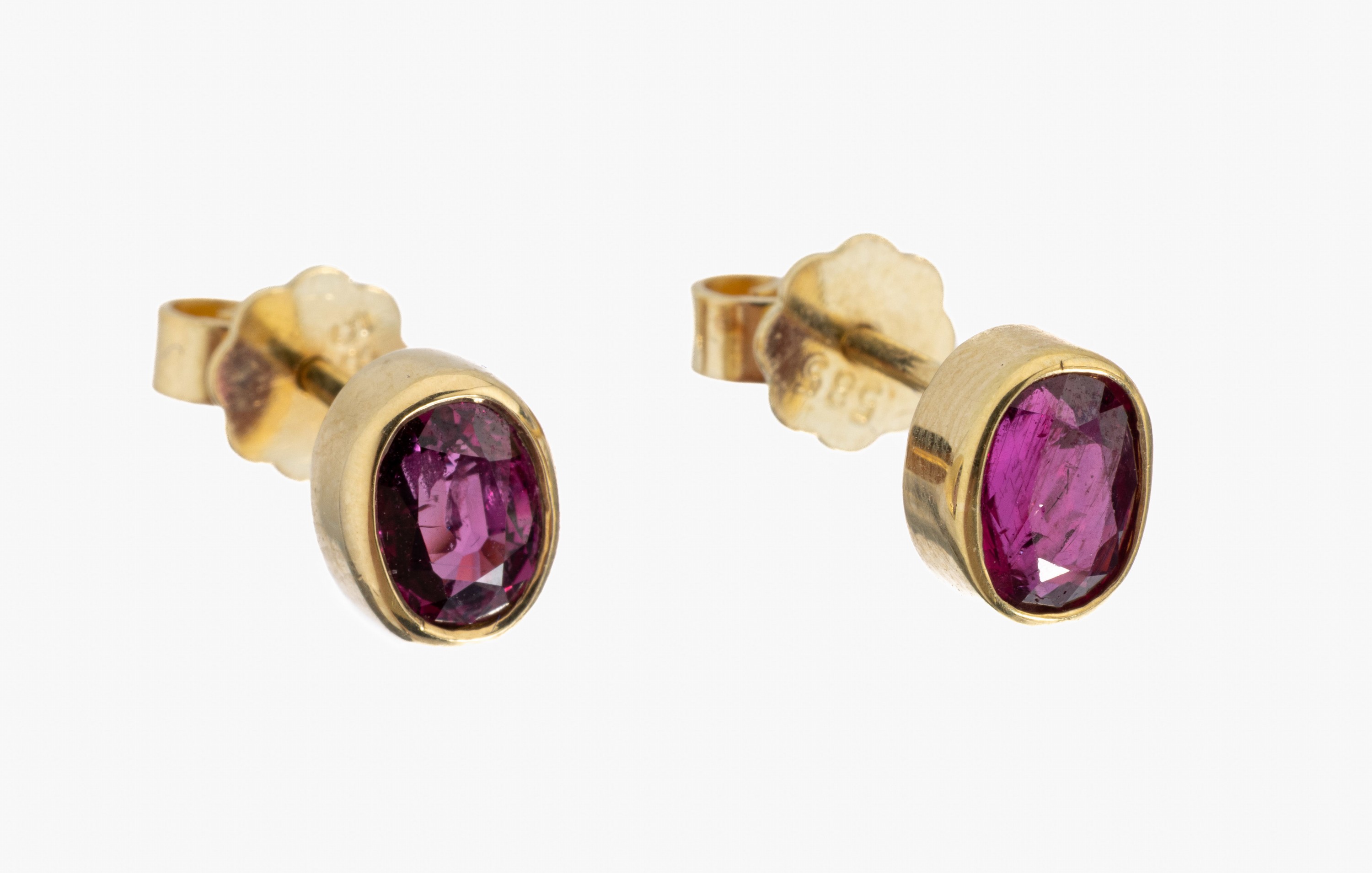 Paar 14 kt Gold Rubin-Ohrstecker, GG 585/000, ovalfacett. Rubine zus. ca. 1.60 ct, ca. 2.8 g