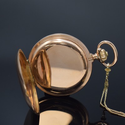 26785305e - UNION GLOCKE 14k pink gold hunting cased pocket watch with 14k yellow gold chain, Germany around 1910, engine-turned 3-cover- gold case with a-Goutte closure slightly dent, 5-piece construction hinge, 3-piece construction enamel dial with hairline cracks, constant second at 6, Louis XV gold hands, gold-plated 3/4-board lever movement under glass, 16 jewels, compensation-balance with Breguet balance-spring, 4 screwed chatons, precision adjustment, diameter approx. 55 mm, total weight approx. 133g, condition 2-3, property of a collector