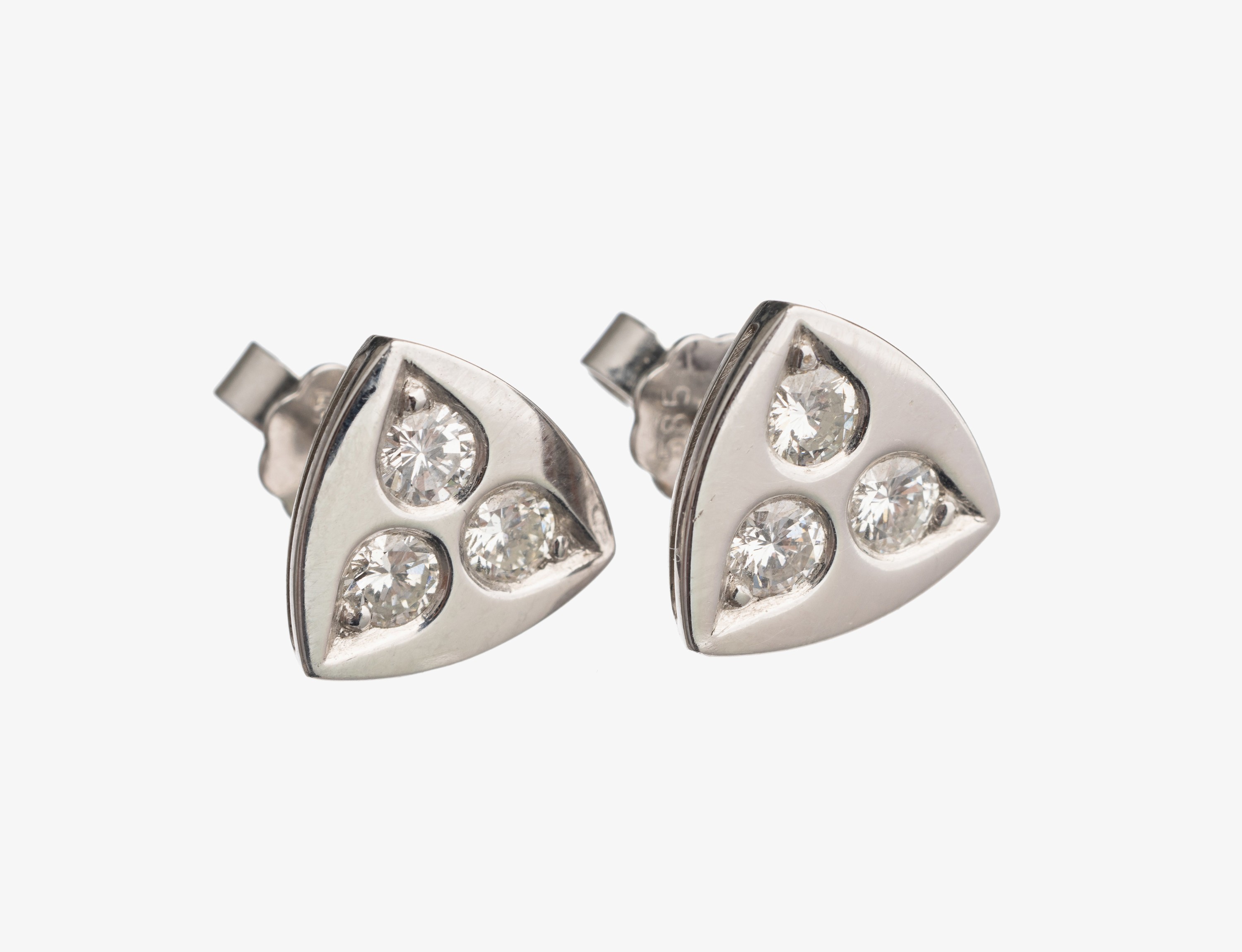 Paar 18 kt Gold Brillant Ohrstecker, WG 750/000, jeweils 3 Brillanten zus. ca. 0.90 ctfeines Weiß/vs, Brisuren WG 585/000, ca. 4.8 g