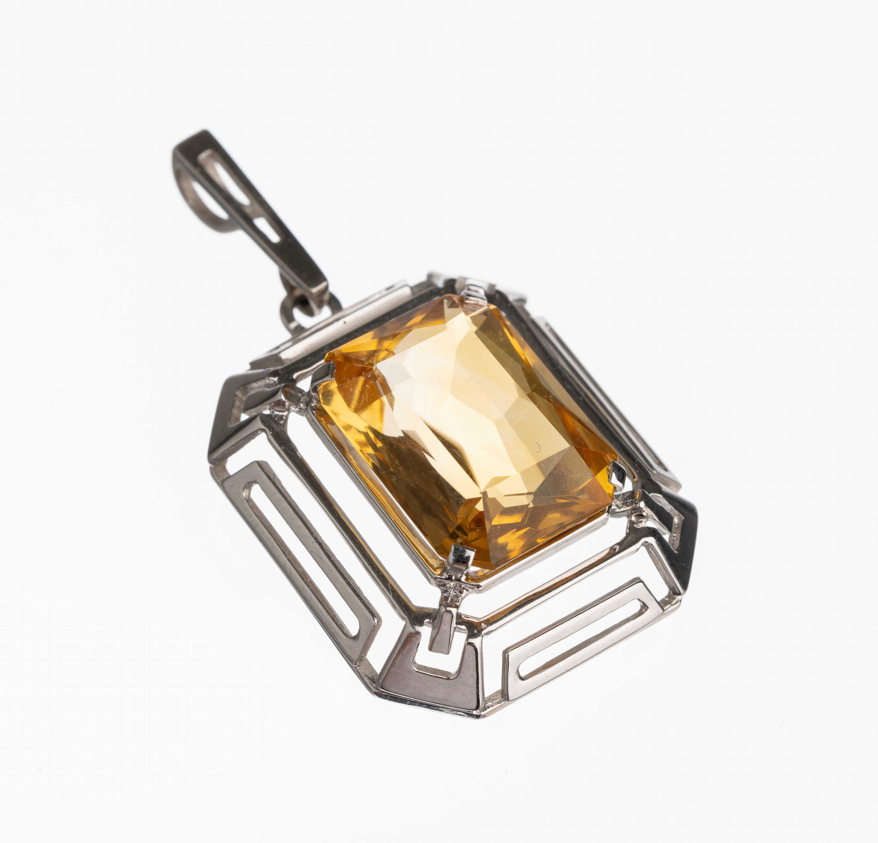 14 kt Gold Citrin Anhänger, WG 585/000, durchbrochen gearbeitet, Citrin im Radiant- schliff ca. 12.0 ct, ca. 2.5 cm, ca. 6.4 g