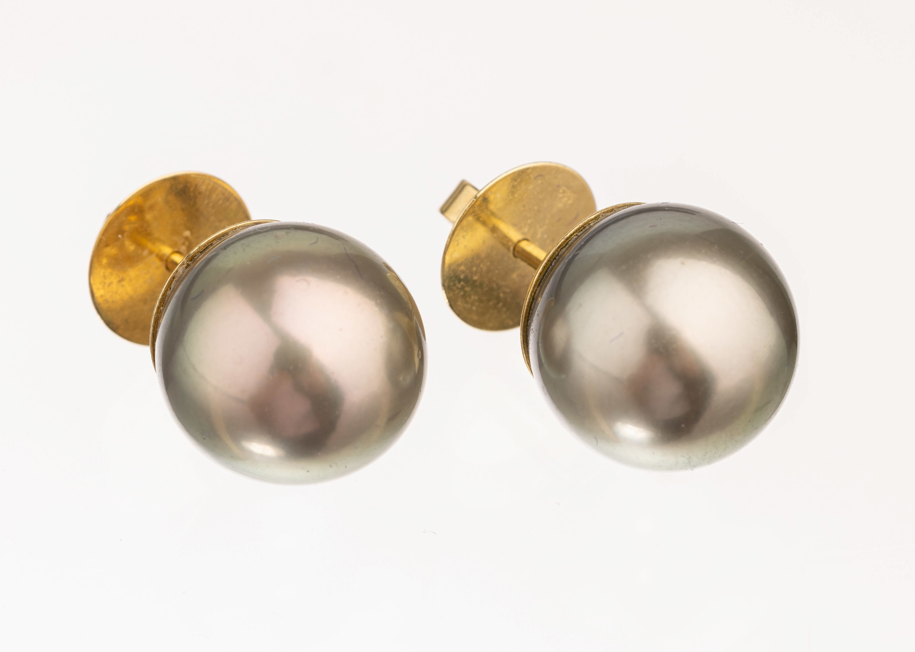 Paar 14 kt Gold Süßwasserzuchtperl Ohrstecker, GG 585/000, 2 graue Perlen D. ca. 13.5 mm, ca. 9.9 g
