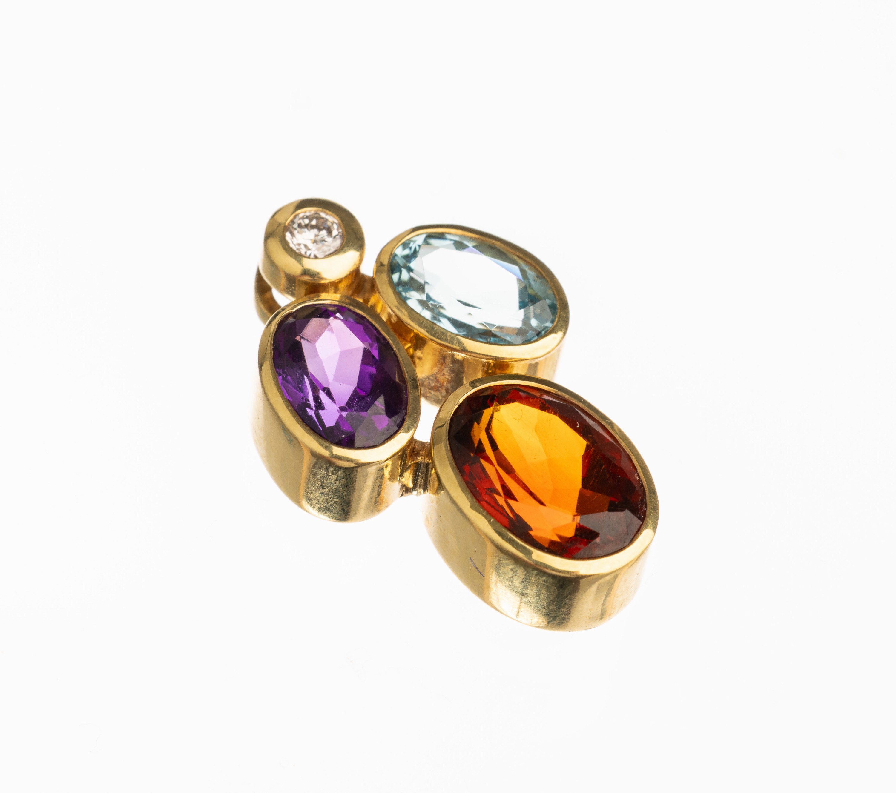 14 kt Gold Farbstein-Anhänger, GG 585/000, Brillant ca. 0.05 ct Weiß/si, 1 ovalfacett. Amethyst ca. 1.0 ct, 1 ovalfacett. Topas (beh.) ca. 1.0 ct ...