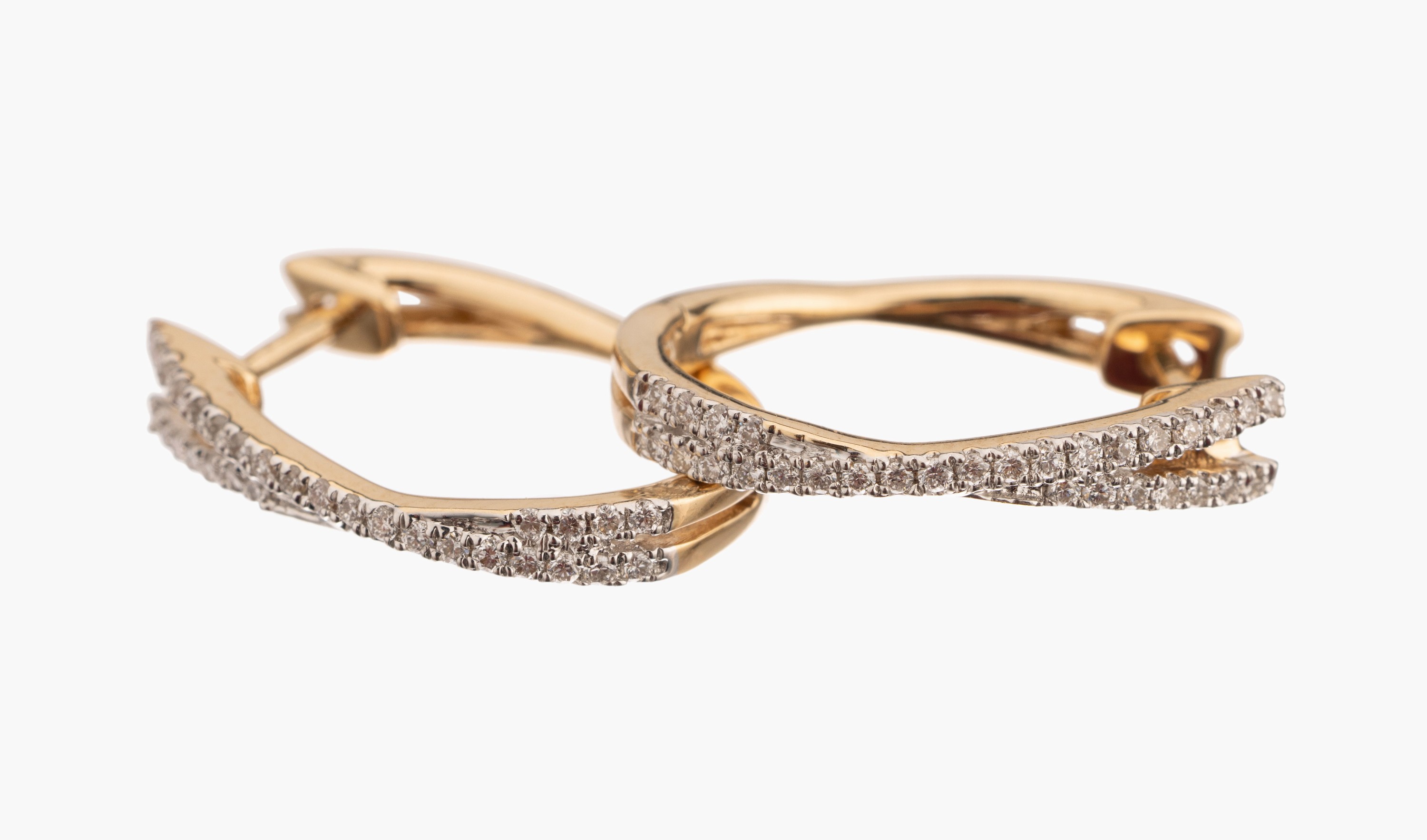 Paar 14 kt Gold Brillant-Creolen, GG/WG 585000, 60 in WG gefasste Brillanten zus. ca. 0.30 ct Weiß/si, ca. 3.5 g