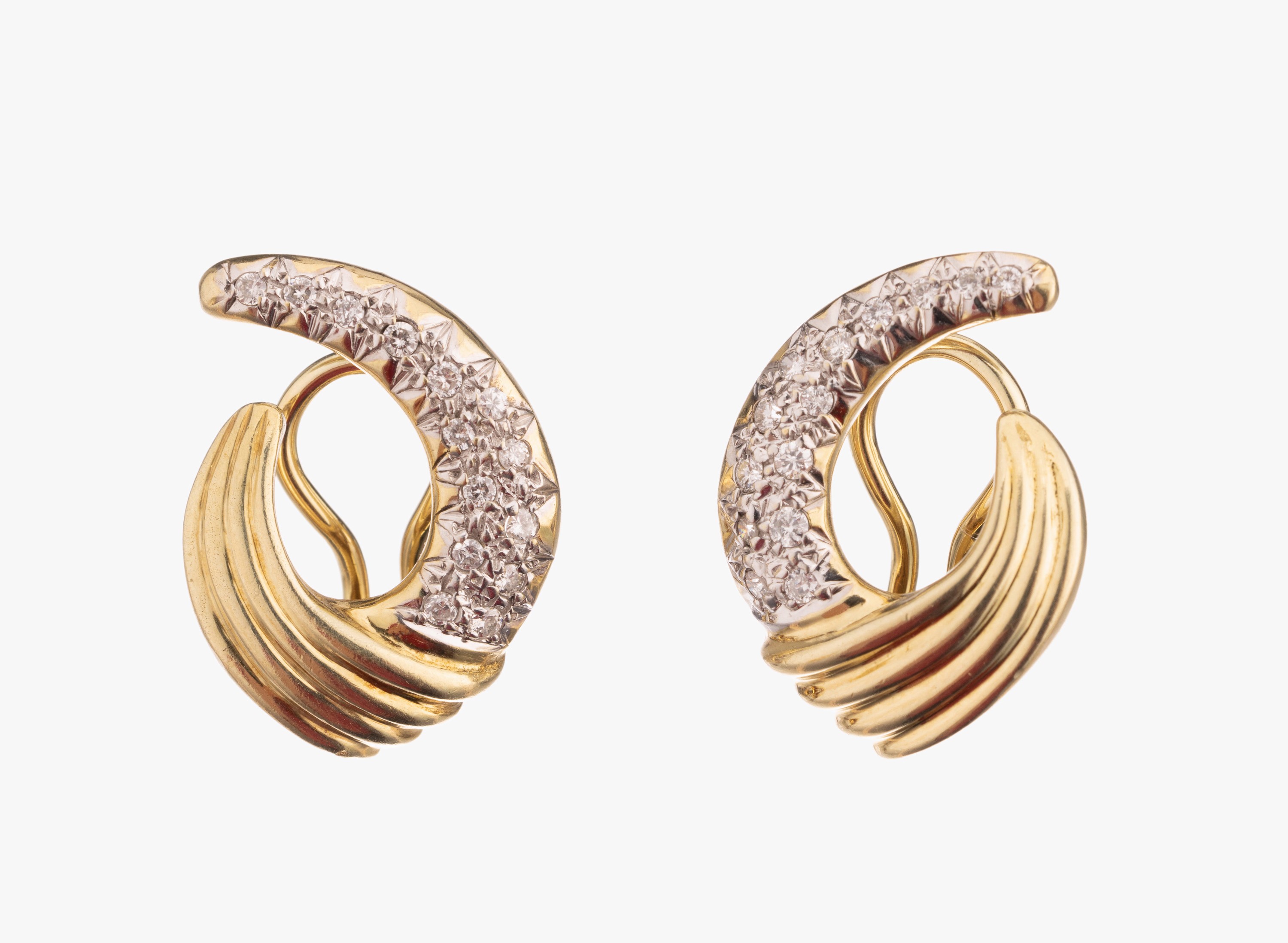 Paar 14 kt Gold Brillant-Ohrclips, GG/WG 585/000, 28 in WG gefasste Brillanten zus. ca.0.20 ct Weiß/si, ca. 6.7 g